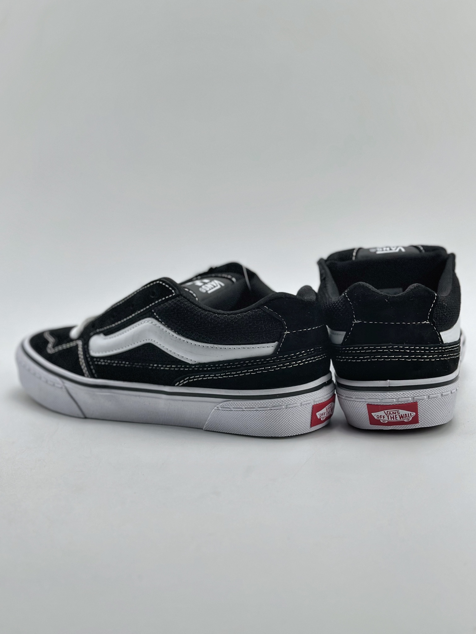 160 Vans Classics Knu Skool 黑白厚鞋舌面包鞋