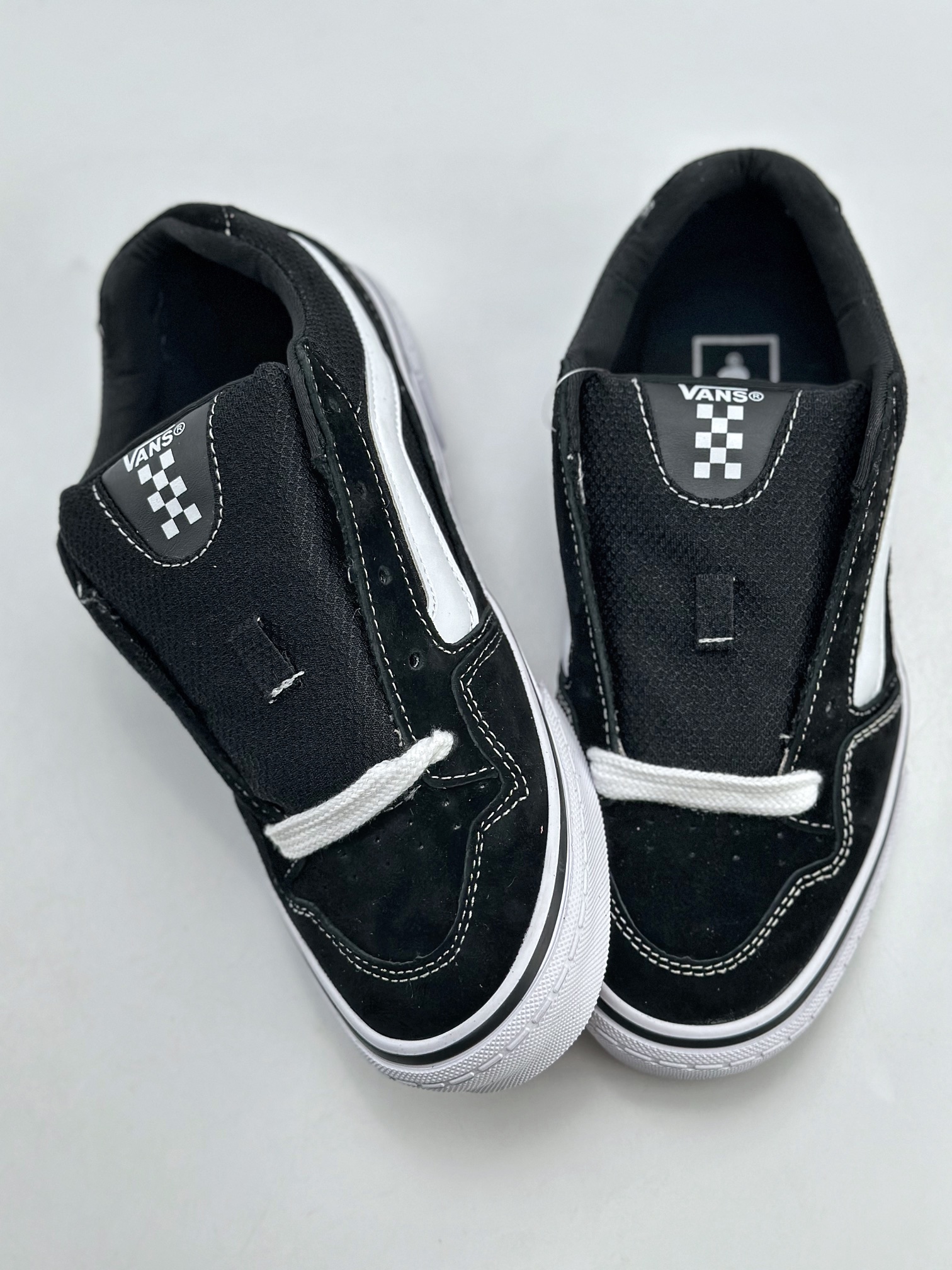 160 Vans Classics Knu Skool 黑白厚鞋舌面包鞋