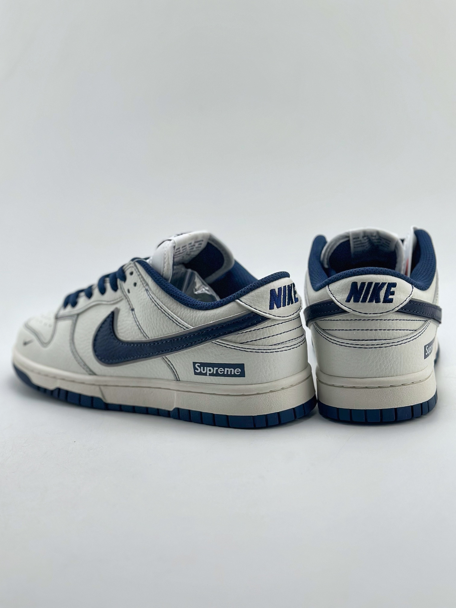 180 NIKE SB Dunk Low x Supreme 白深蓝满天星 RM2308-238