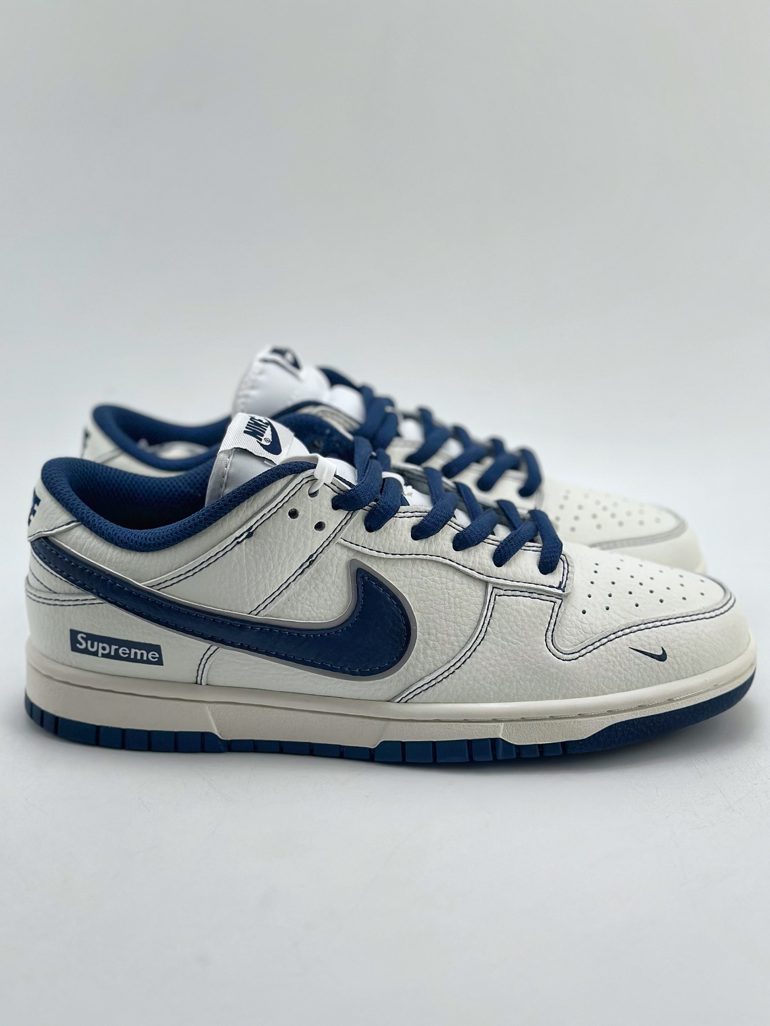 180 NIKE SB Dunk Low x Supreme 白深蓝满天星 RM2308-238