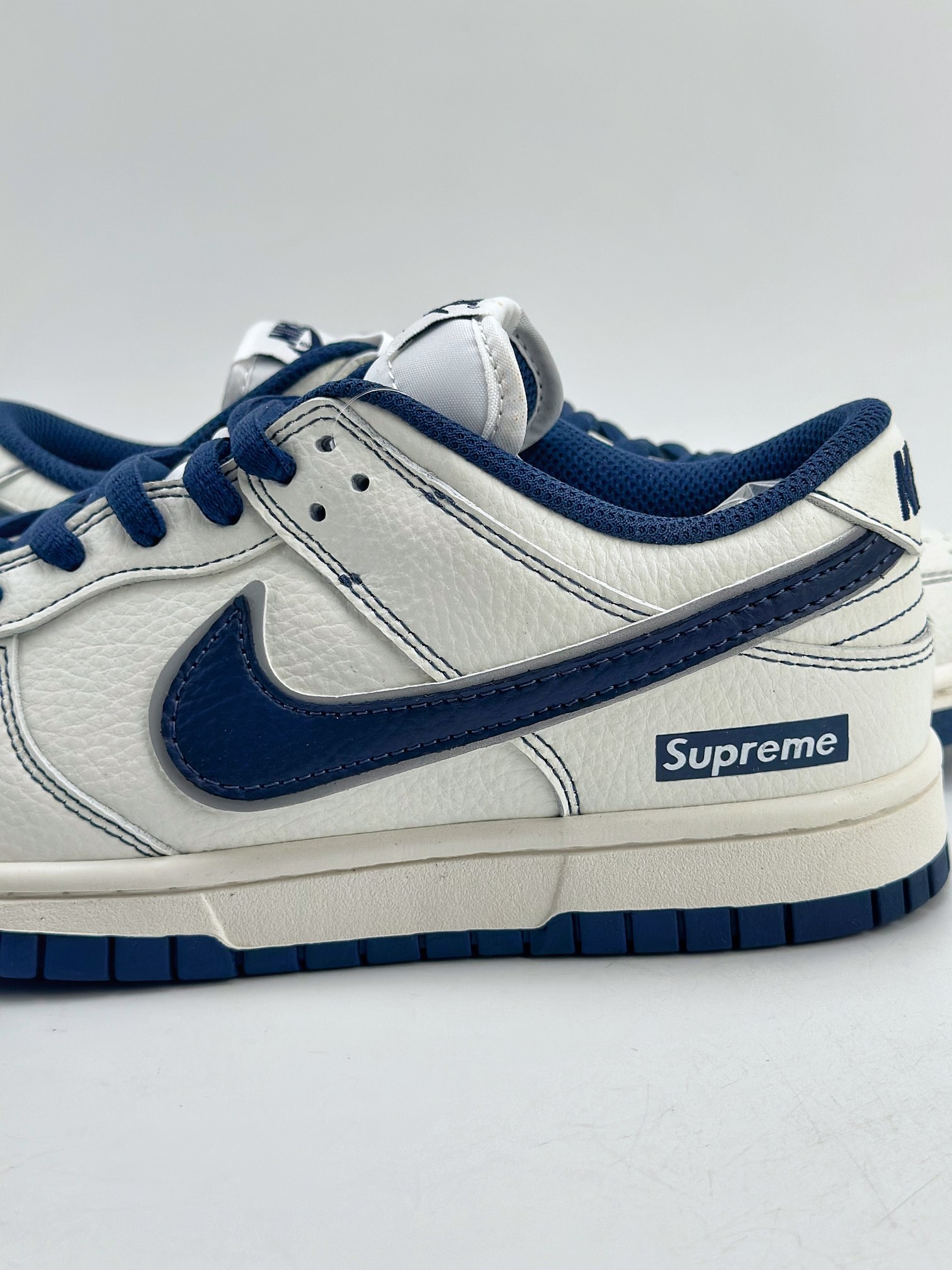 180 NIKE SB Dunk Low x Supreme 白深蓝满天星 RM2308-238