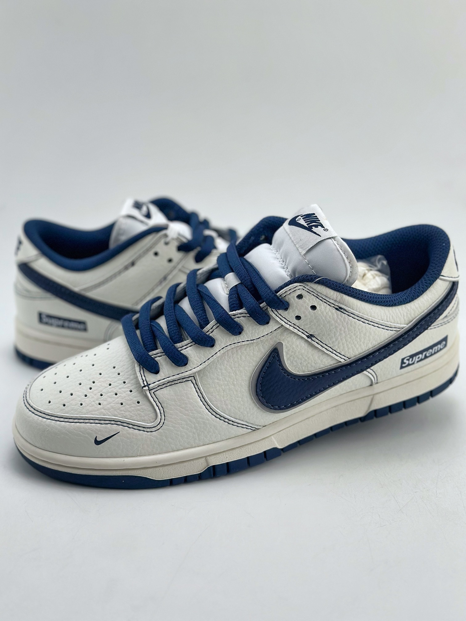 180 NIKE SB Dunk Low x Supreme 白深蓝满天星 RM2308-238