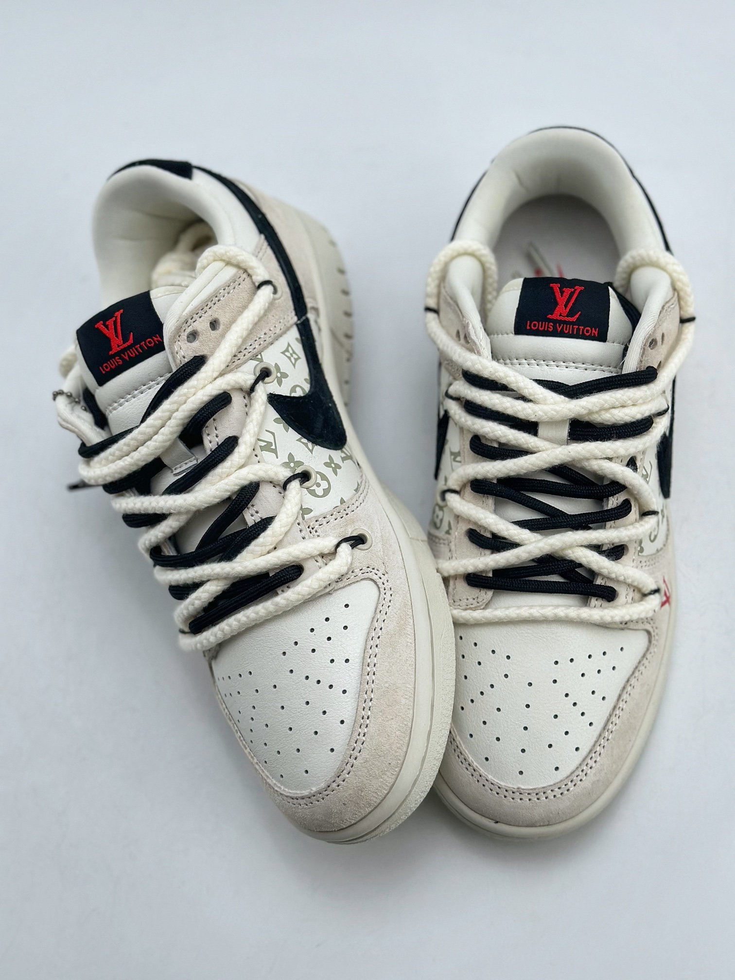 Nike SB Dunk Low x Louis Vuitton 白黑红 SJ2068-235