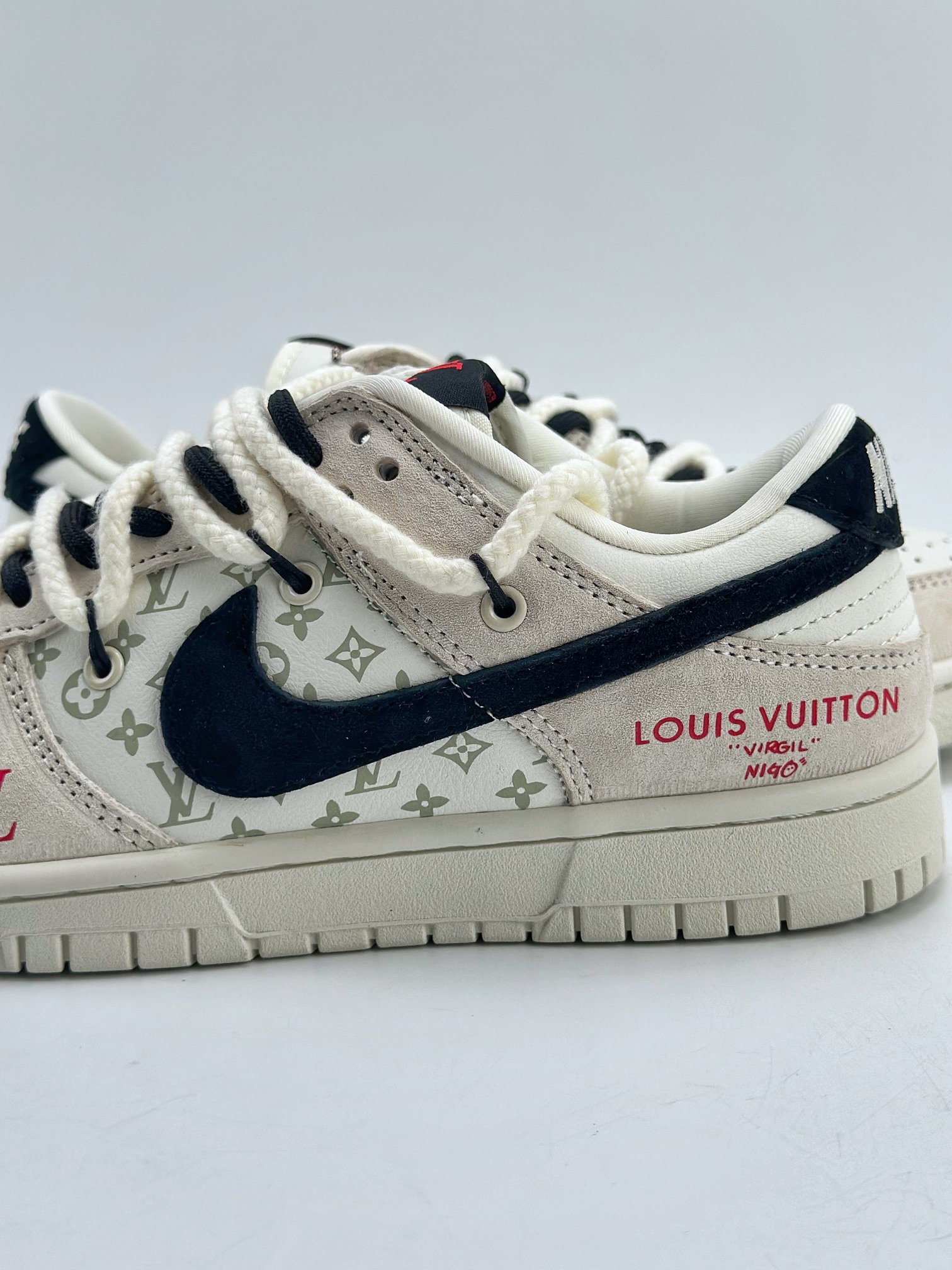 Nike SB Dunk Low x Louis Vuitton 白黑红 SJ2068-235