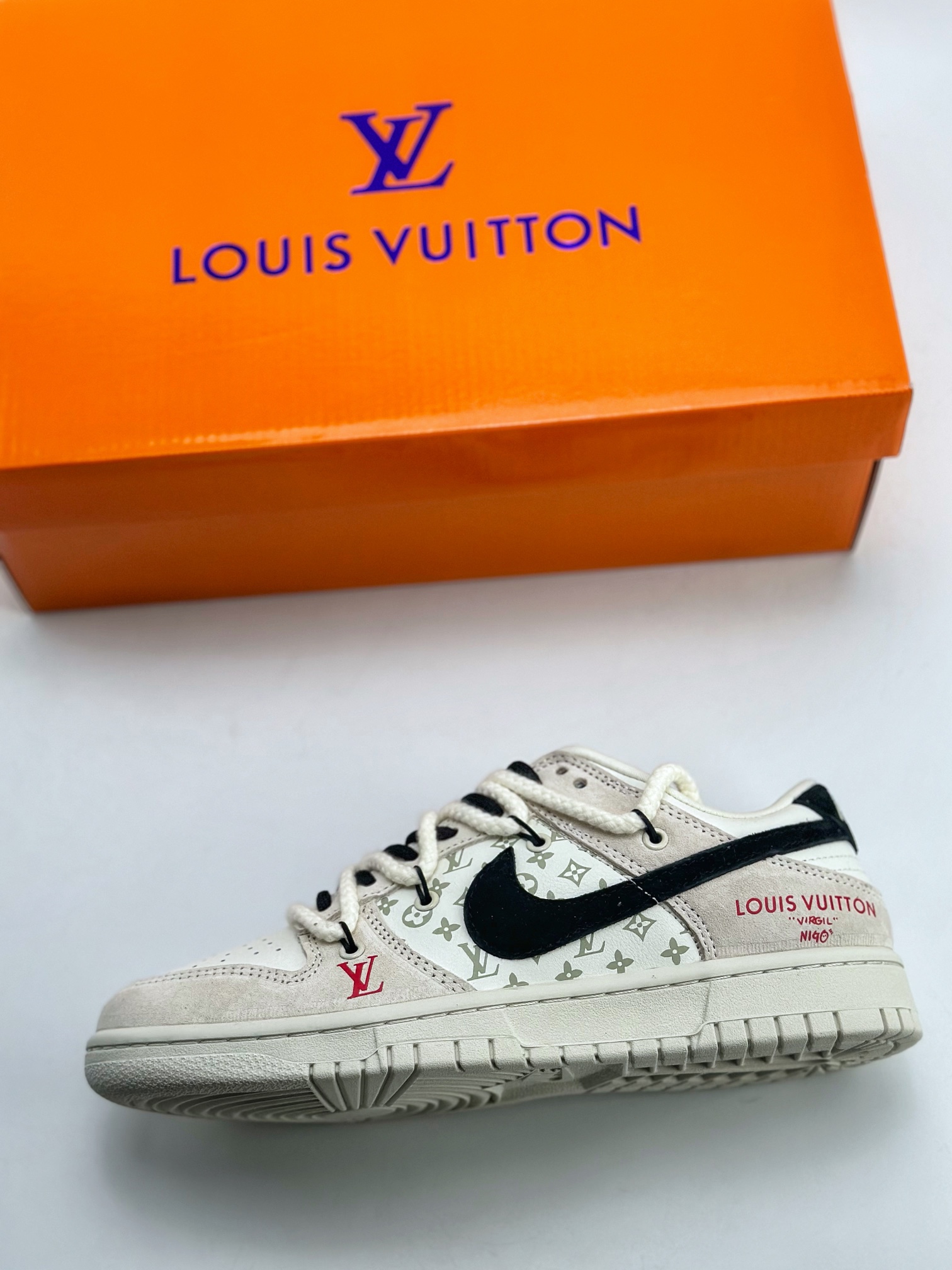 Nike SB Dunk Low x Louis Vuitton 白黑红 SJ2068-235