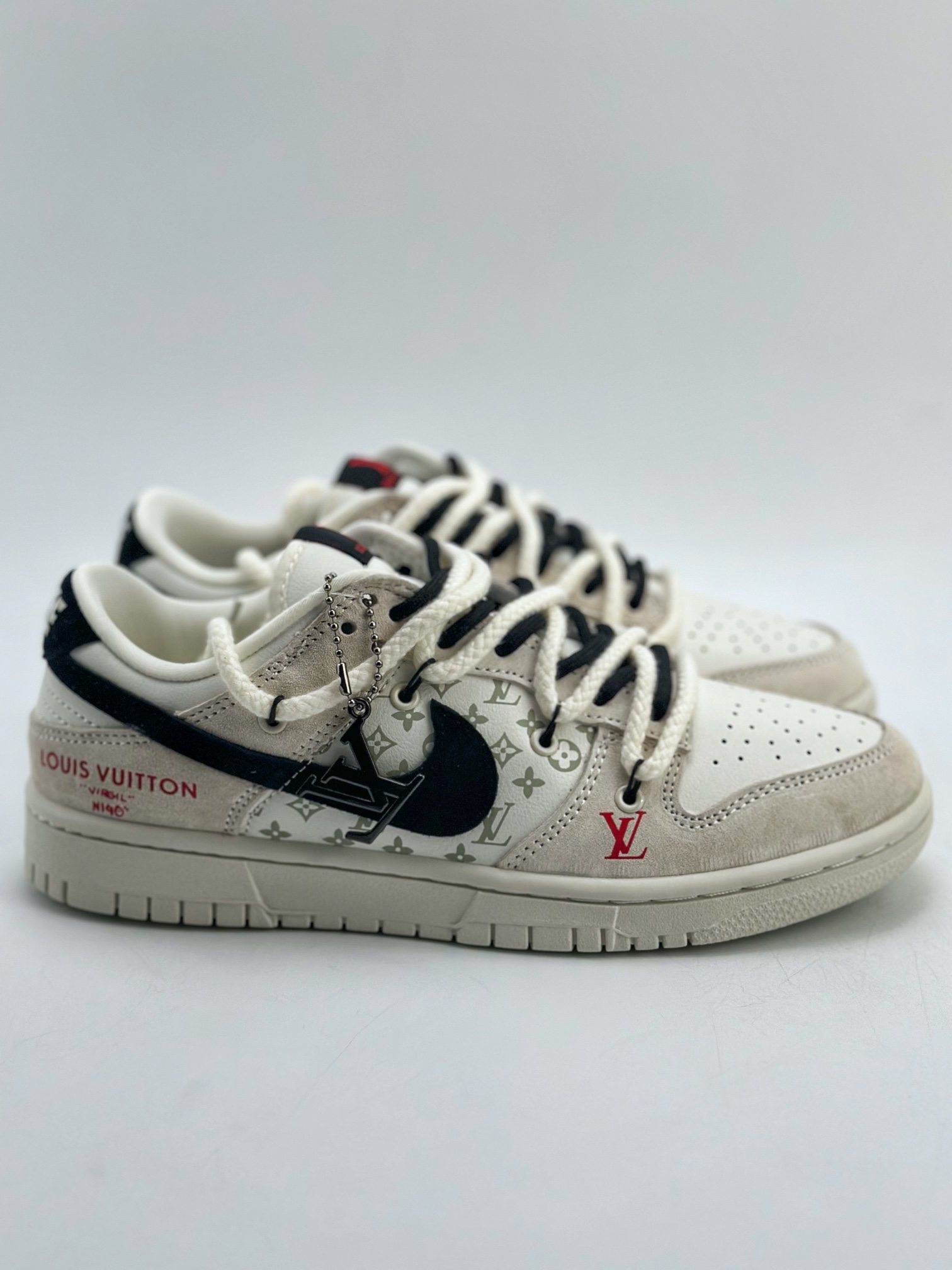 Nike SB Dunk Low x Louis Vuitton 白黑红 SJ2068-235