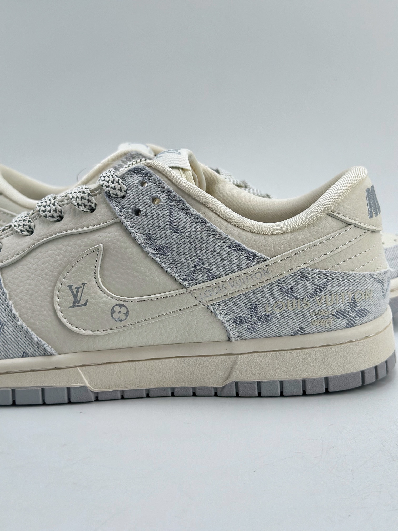 280 Nike SB Dunk Low x Louis Vuitton 白浅蓝牛仔布 FC1688-192