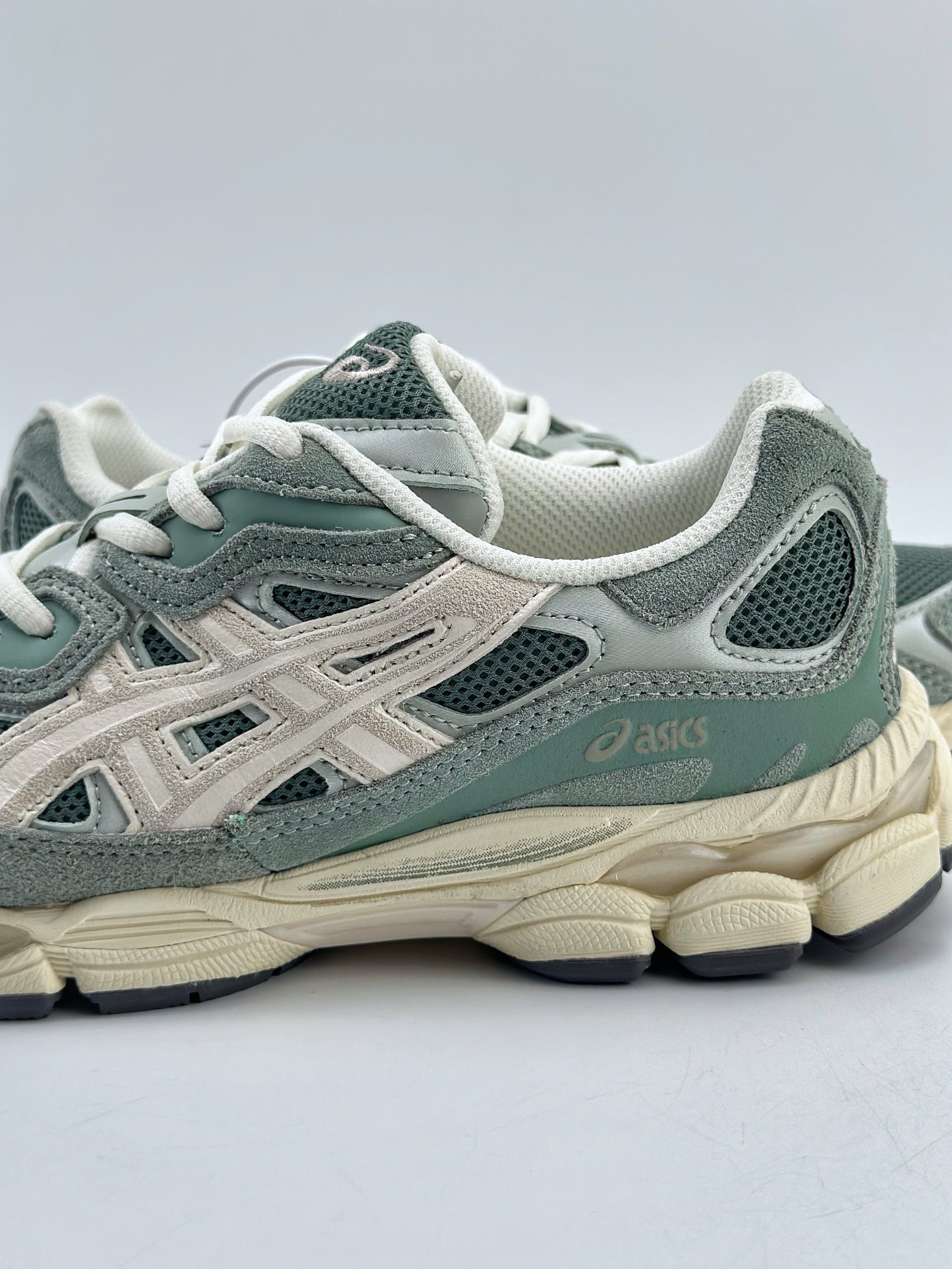 200 Asics Gel-NYC 纯原版本 白绿 亚瑟士运动休闲透气专业跑鞋 1201A383-302