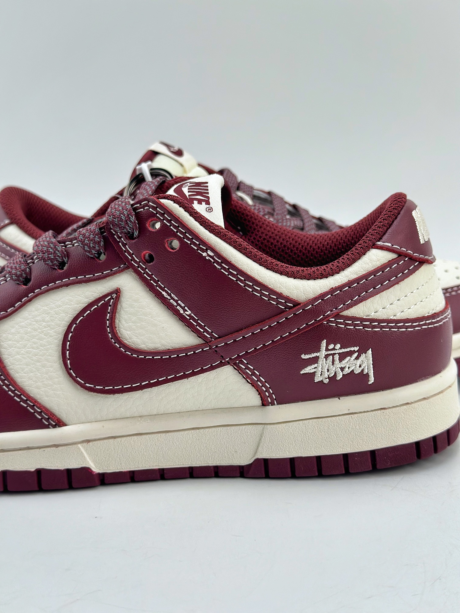 280 Nike SB Dunk Low x Stussy 斯图西白酒红满天星 BB9898-001