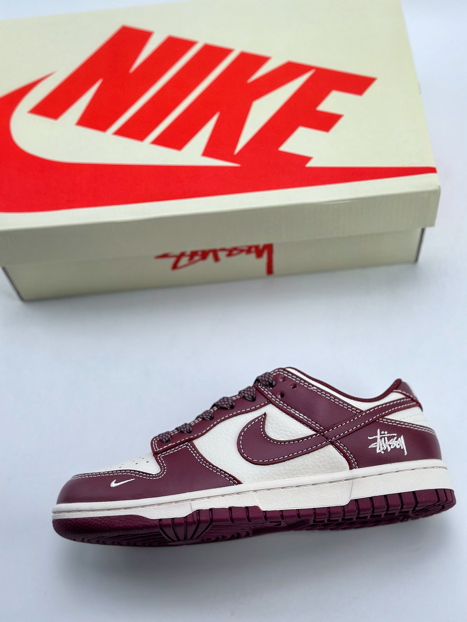 280 Nike SB Dunk Low x Stussy 斯图西白酒红满天星 BB9898-001