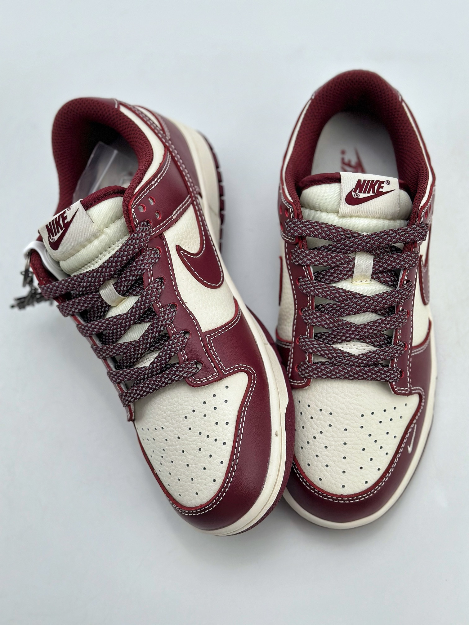 280 Nike SB Dunk Low x Stussy 斯图西白酒红满天星 BB9898-001