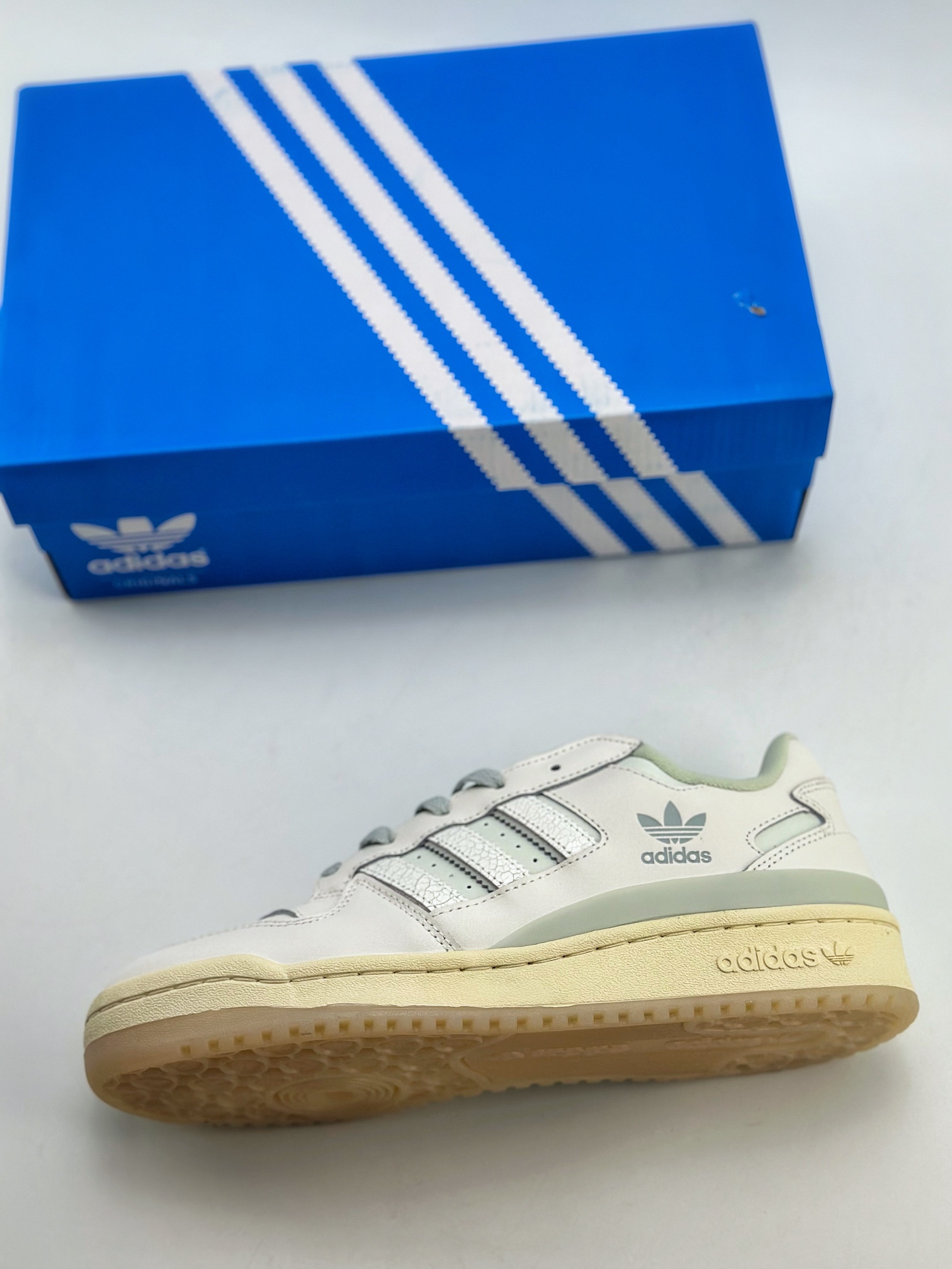 240 海外渠道版 原盒原标 Adidas Forum Low CL 三叶草低邦经典魔术贴复古板鞋  IG3973