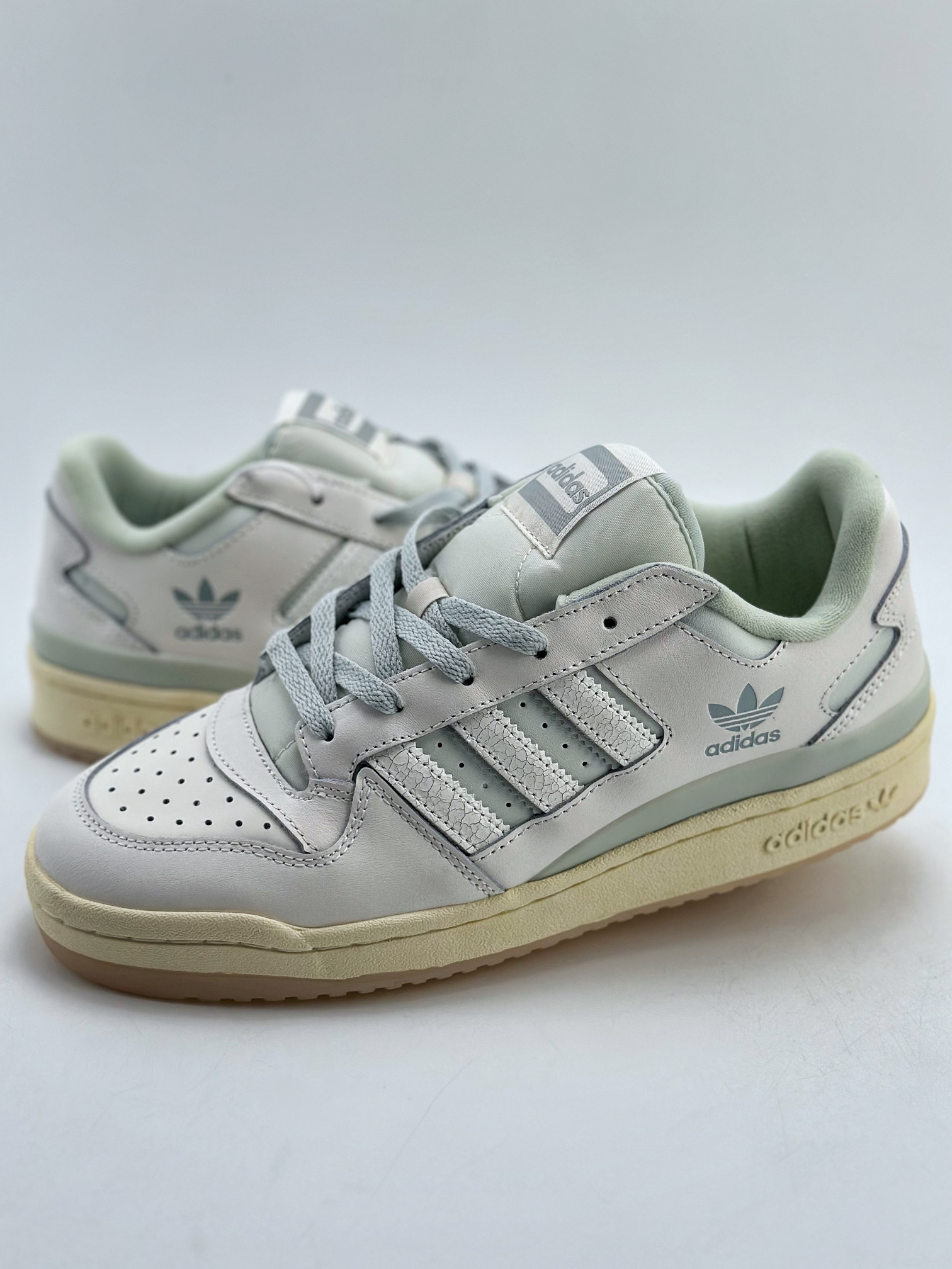 240 海外渠道版 原盒原标 Adidas Forum Low CL 三叶草低邦经典魔术贴复古板鞋  IG3973