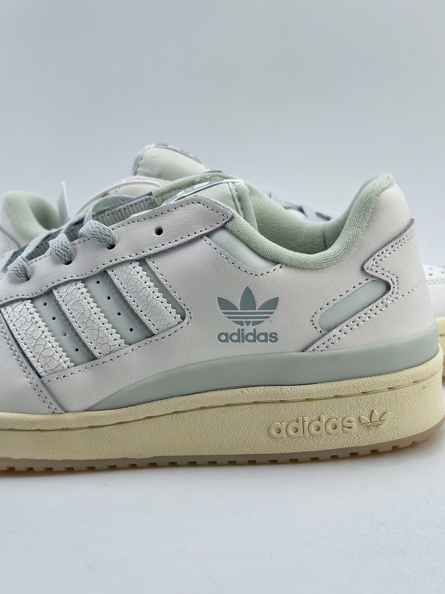 240 海外渠道版 原盒原标 Adidas Forum Low CL 三叶草低邦经典魔术贴复古板鞋  IG3973