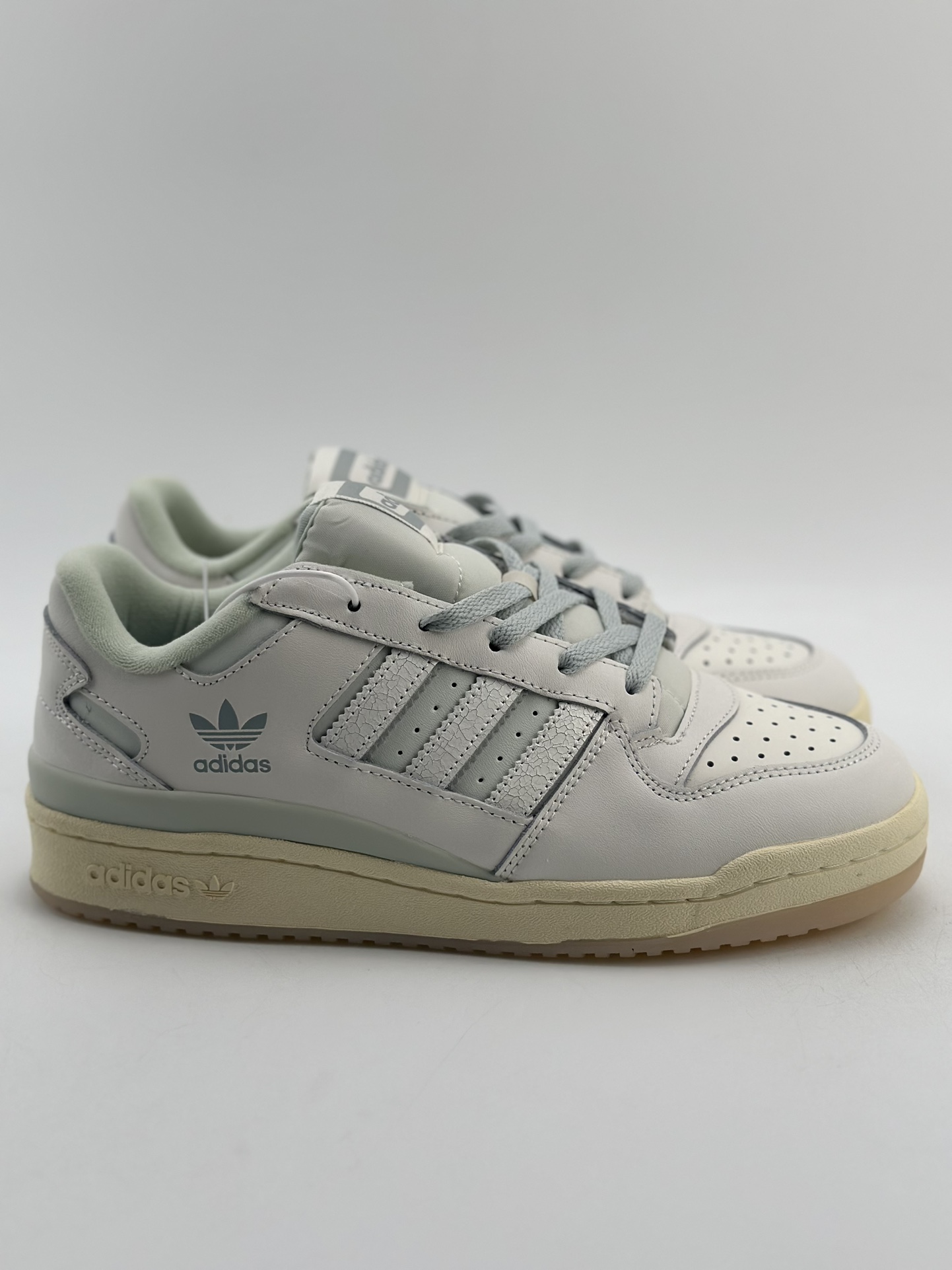 240 海外渠道版 原盒原标 Adidas Forum Low CL 三叶草低邦经典魔术贴复古板鞋  IG3973