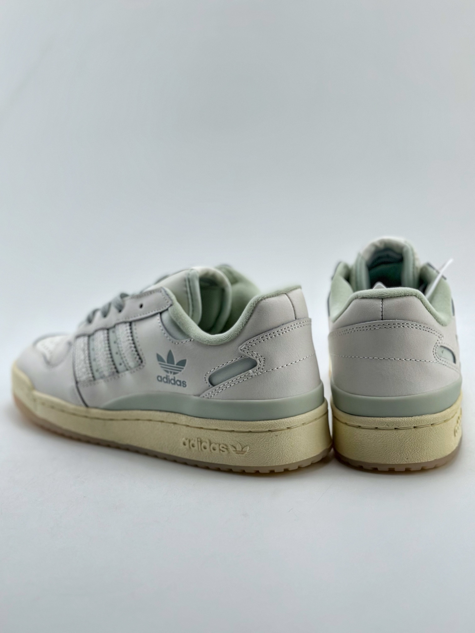 240 海外渠道版 原盒原标 Adidas Forum Low CL 三叶草低邦经典魔术贴复古板鞋  IG3973