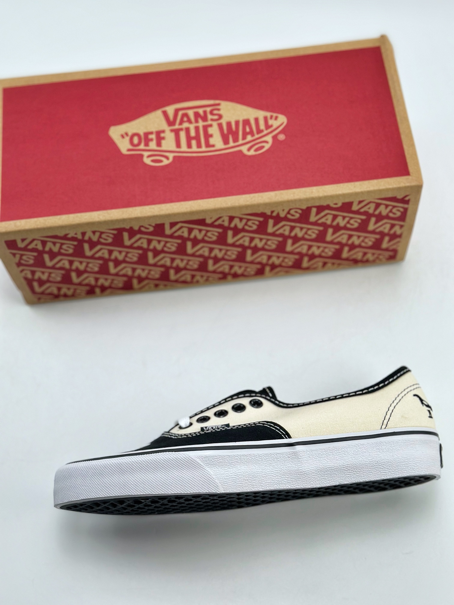 150 VANS Authentic和平鸽经典黑白 Vans 和平鸽系列板鞋 VN000CR5BPB1