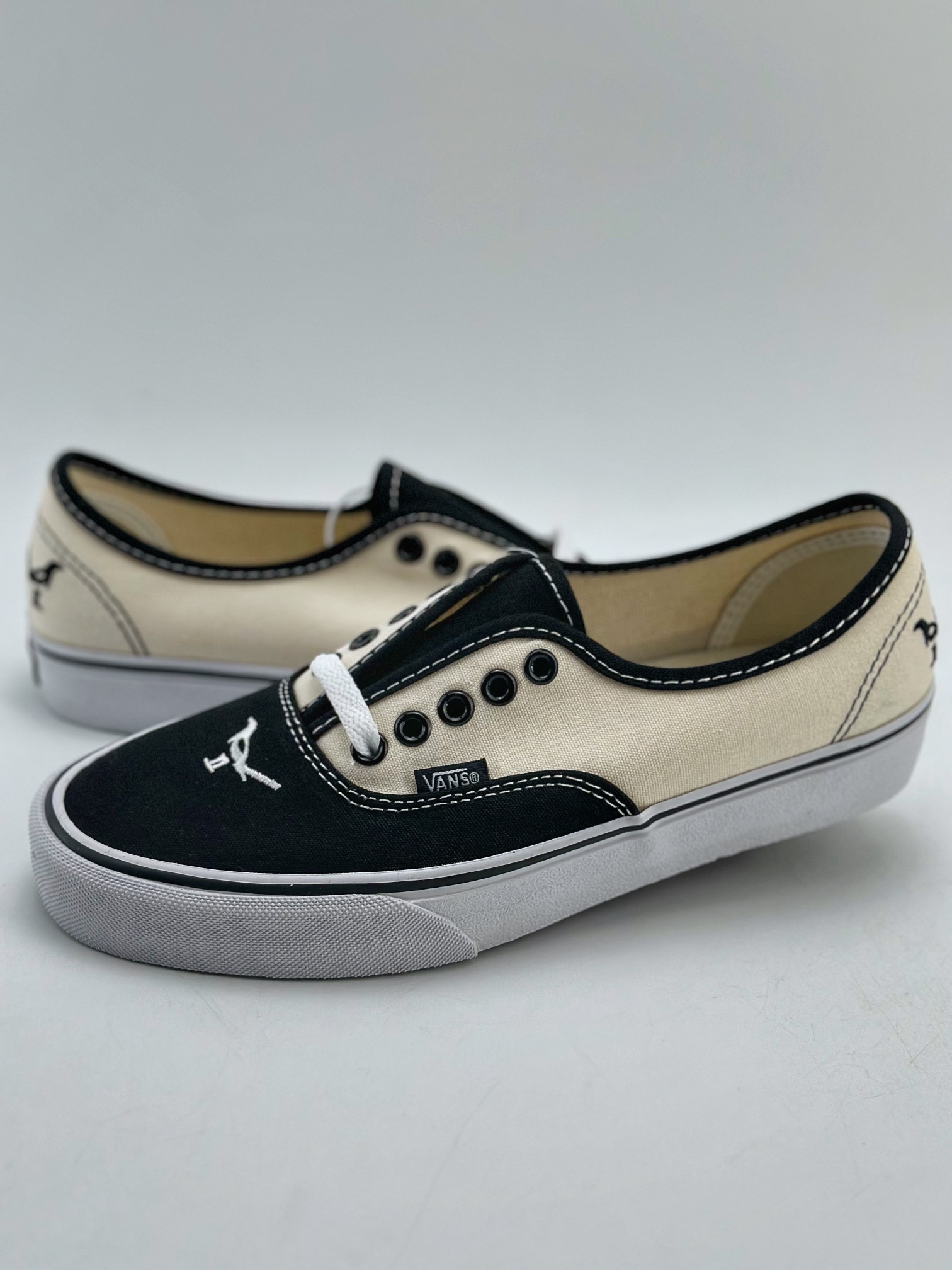 150 VANS Authentic和平鸽经典黑白 Vans 和平鸽系列板鞋 VN000CR5BPB1