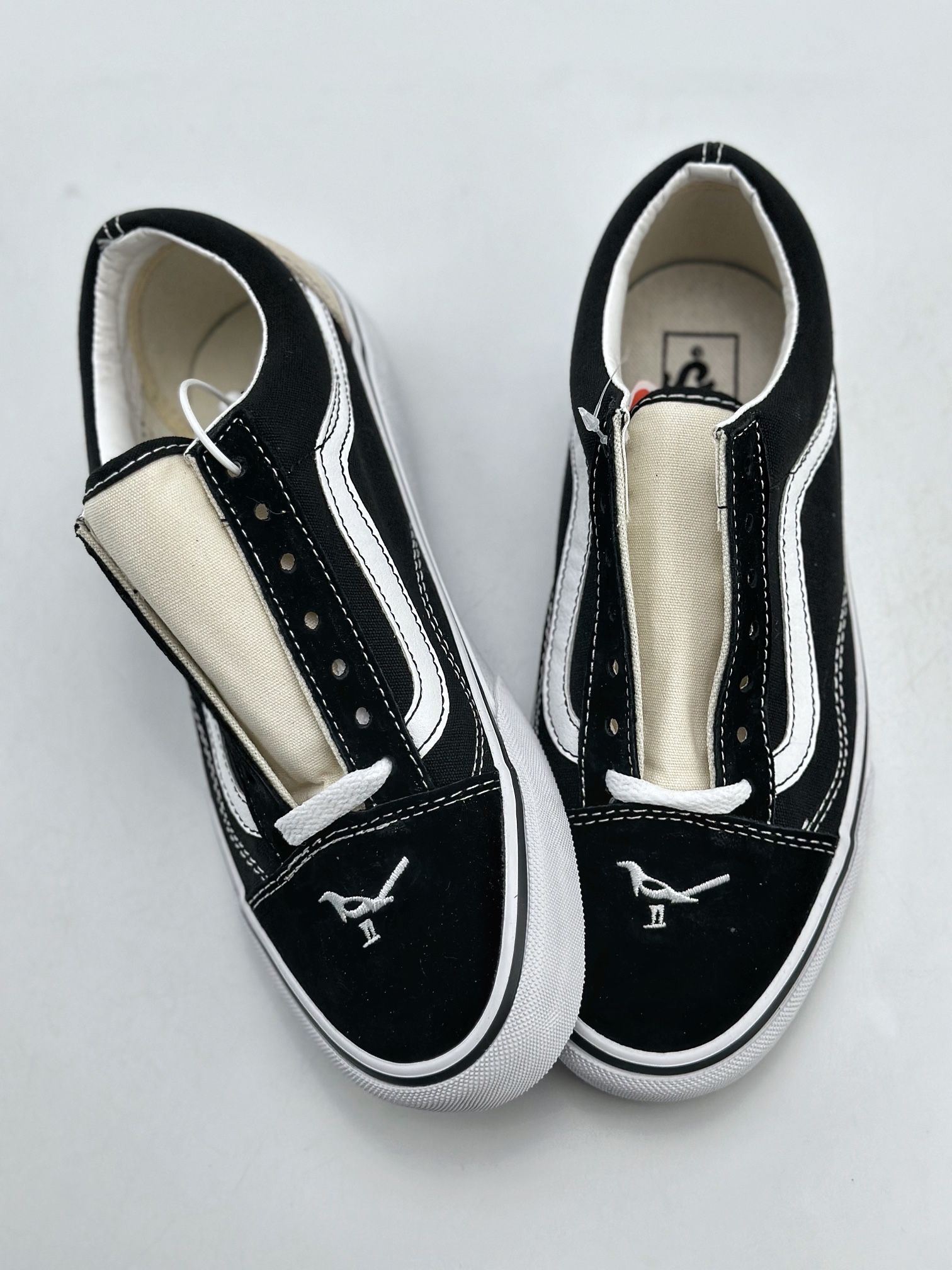 160 VANS Authentic和平鸽经典黑白Vans 和平鸽系列拼接低帮运动板鞋 VN000CR5BPB1