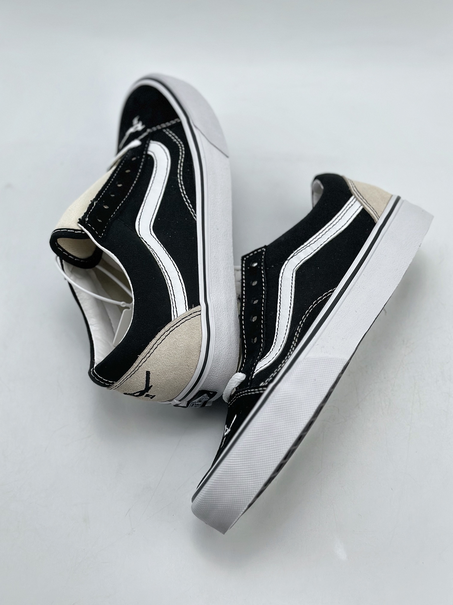 160 VANS Authentic和平鸽经典黑白Vans 和平鸽系列拼接低帮运动板鞋 VN000CR5BPB1