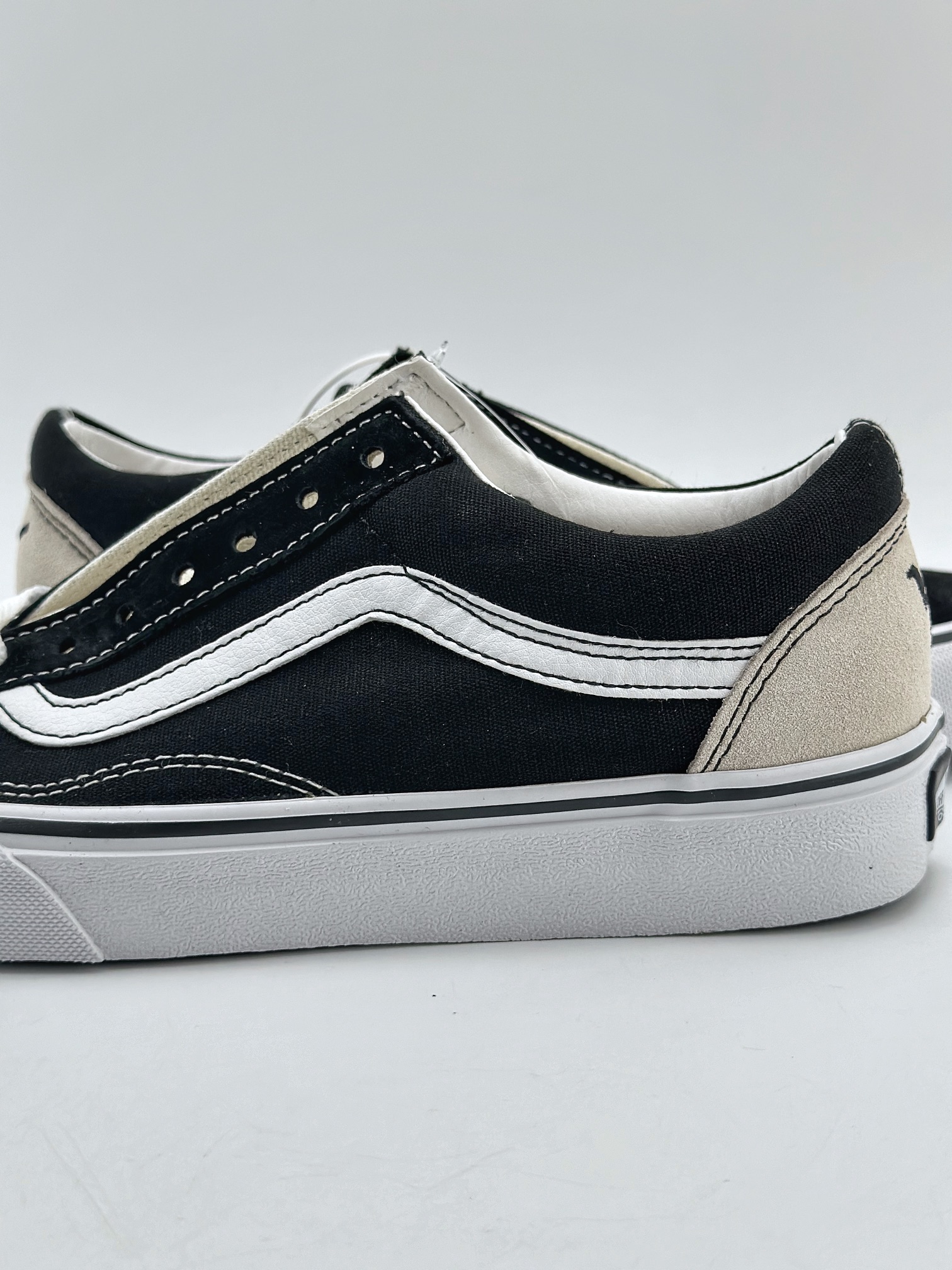 160 VANS Authentic和平鸽经典黑白Vans 和平鸽系列拼接低帮运动板鞋 VN000CR5BPB1