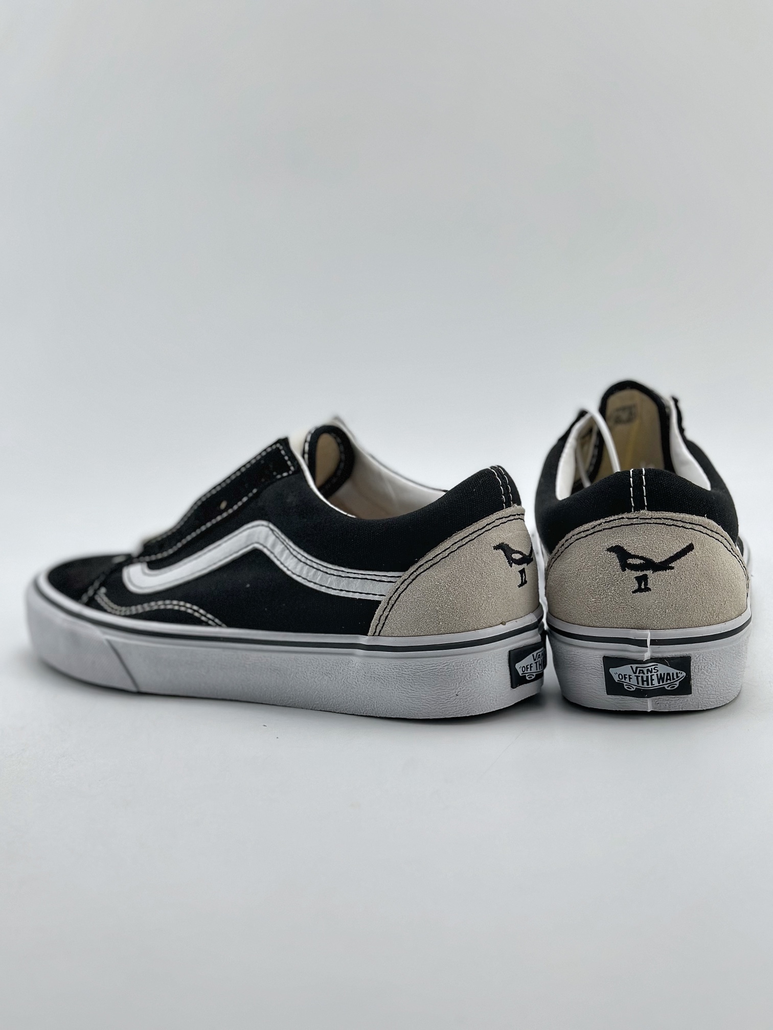 160 VANS Authentic和平鸽经典黑白Vans 和平鸽系列拼接低帮运动板鞋 VN000CR5BPB1