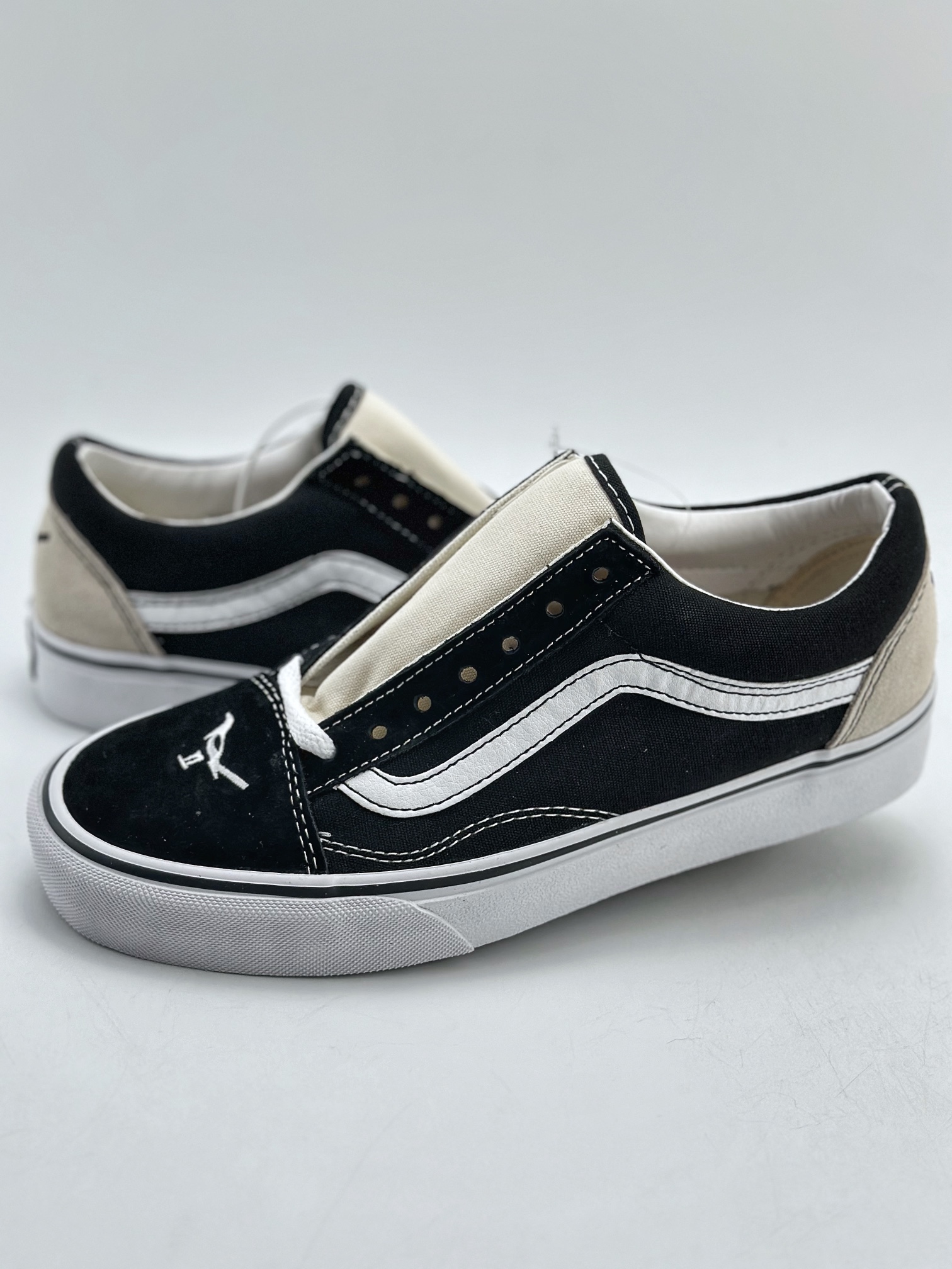 160 VANS Authentic和平鸽经典黑白Vans 和平鸽系列拼接低帮运动板鞋 VN000CR5BPB1