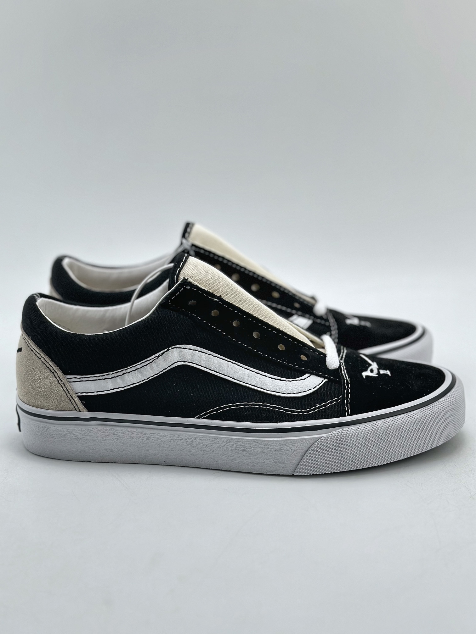 160 VANS Authentic和平鸽经典黑白Vans 和平鸽系列拼接低帮运动板鞋 VN000CR5BPB1