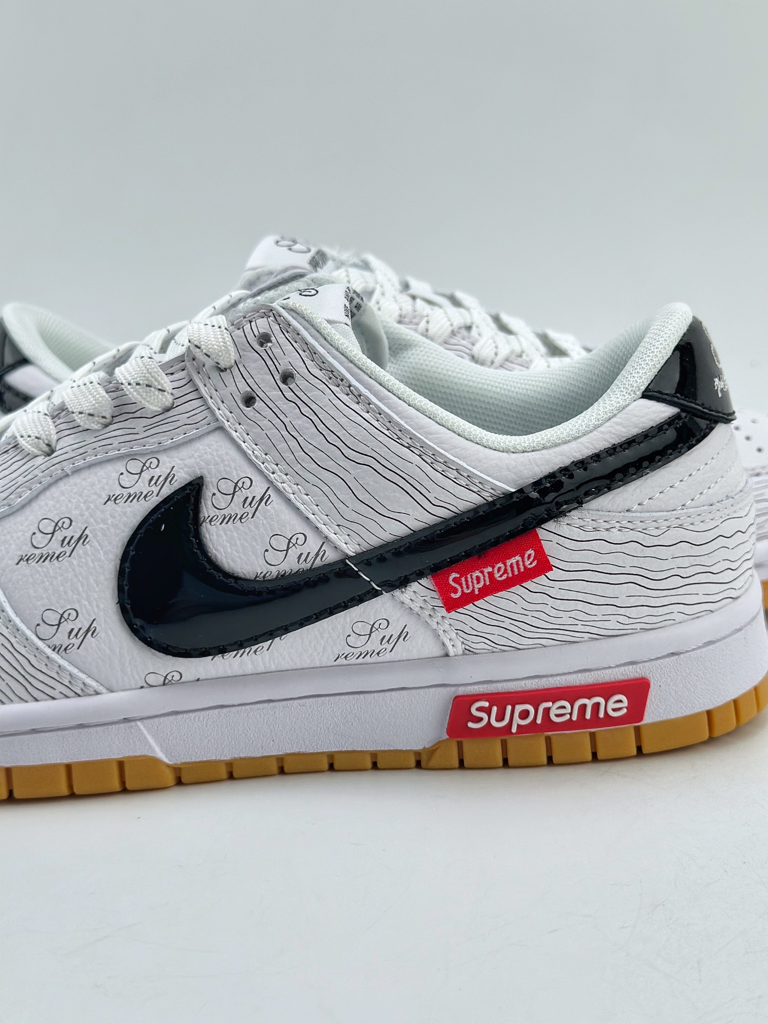 Nike SB Dunk Low x Supreme 白生胶黑鬼脸 XD6188-034