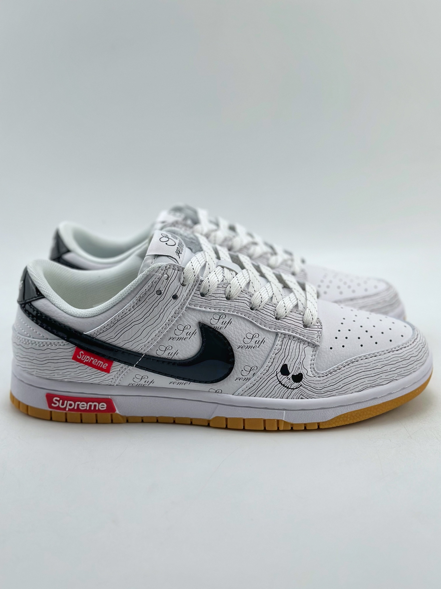 Nike SB Dunk Low x Supreme 白生胶黑鬼脸 XD6188-034