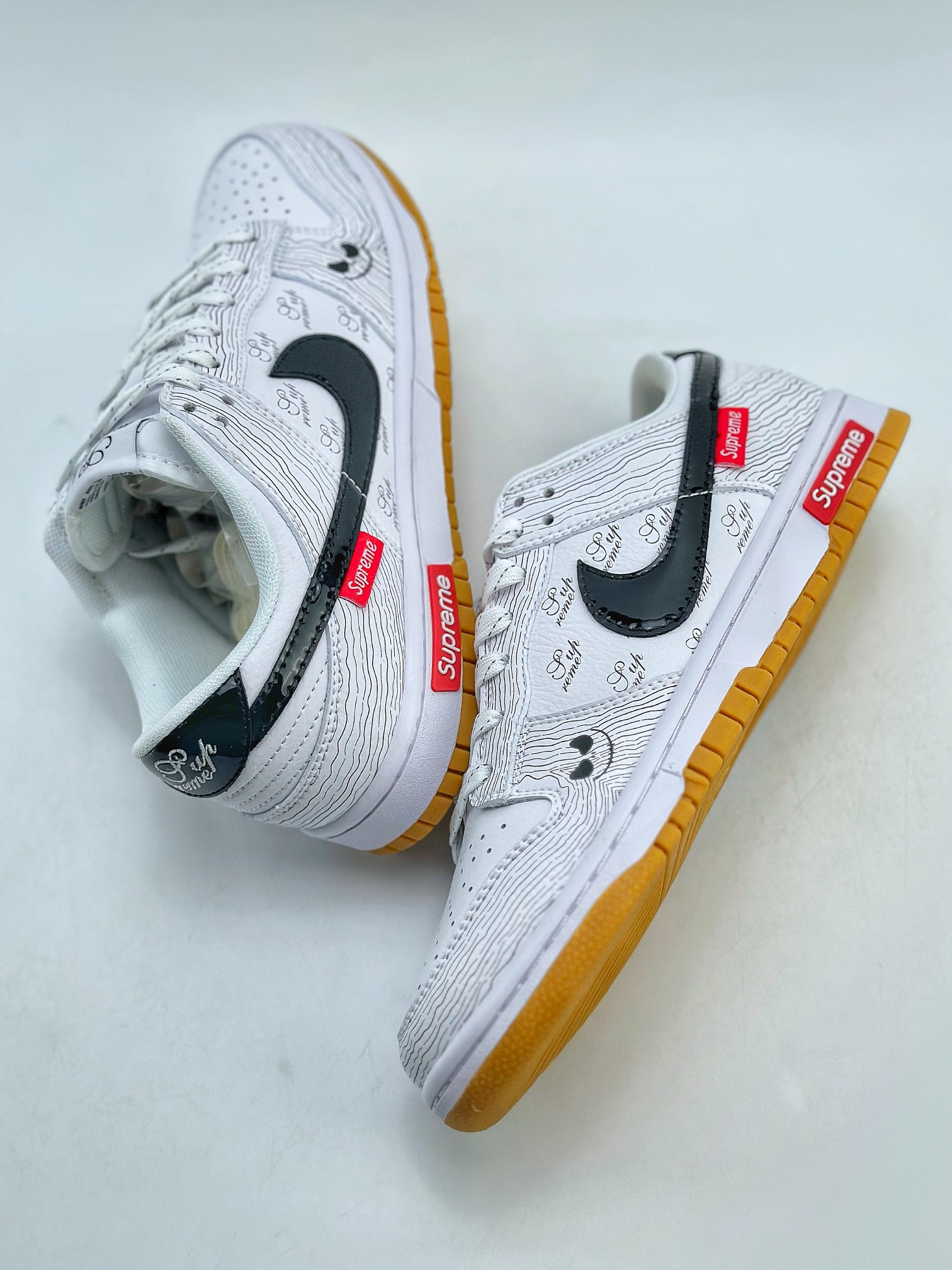 Nike SB Dunk Low x Supreme 白生胶黑鬼脸 XD6188-034