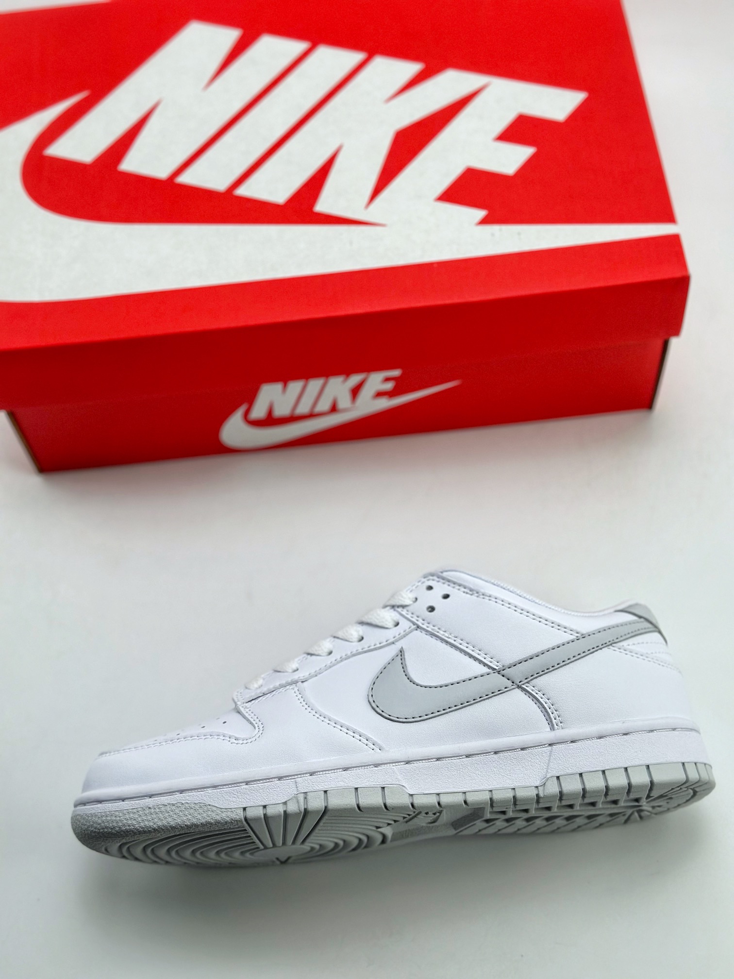 190 NIKE SB Dunk Low "Pure Platinum" 白银 DV0831-101