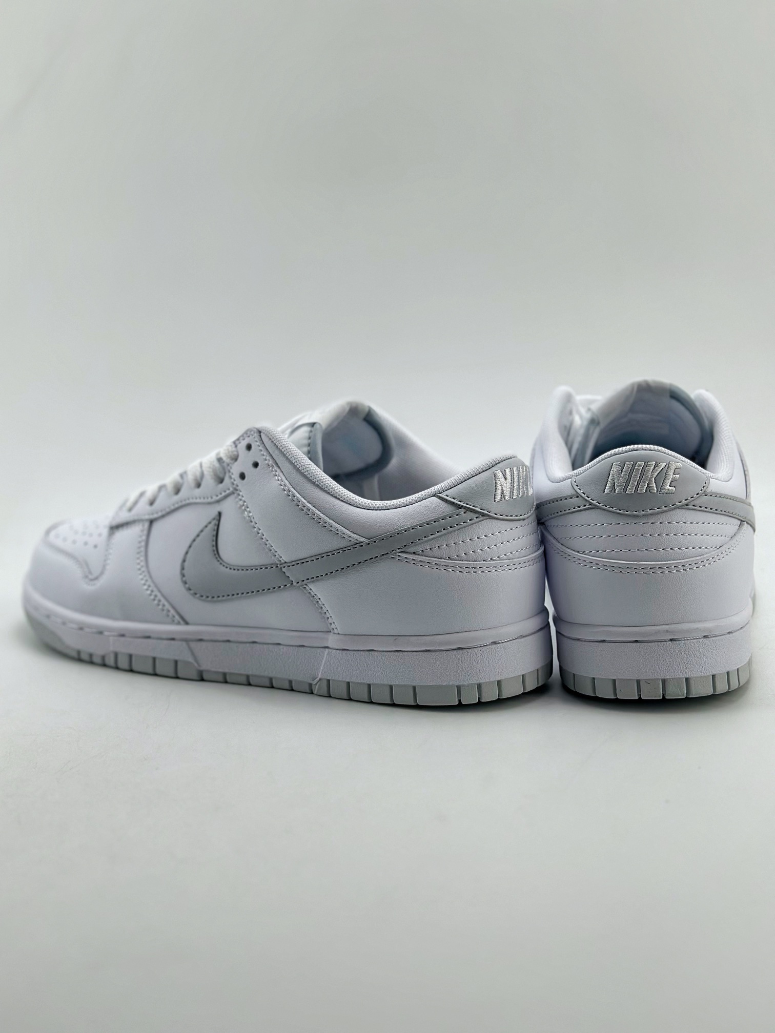 190 NIKE SB Dunk Low "Pure Platinum" 白银 DV0831-101