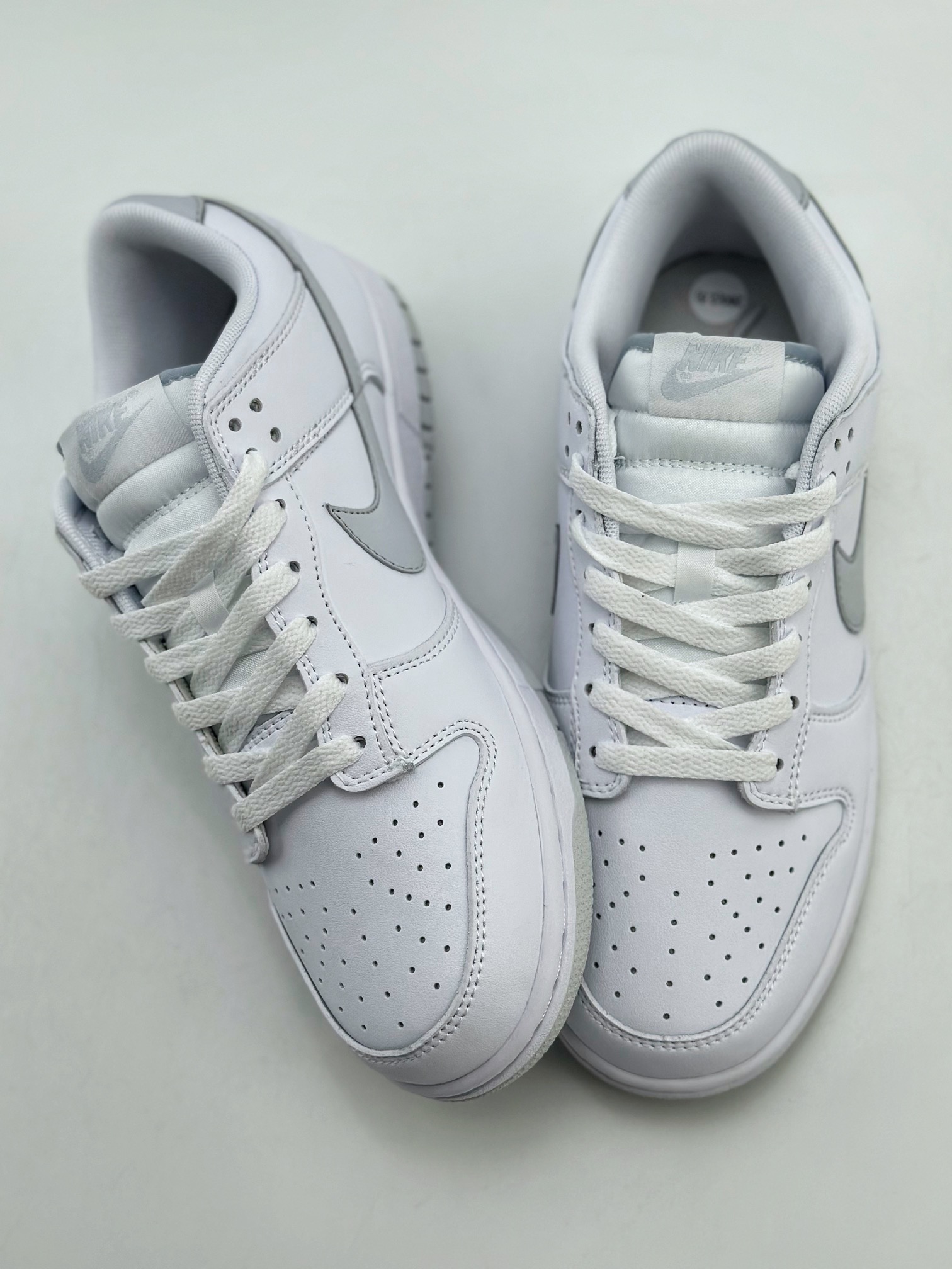 190 NIKE SB Dunk Low "Pure Platinum" 白银 DV0831-101