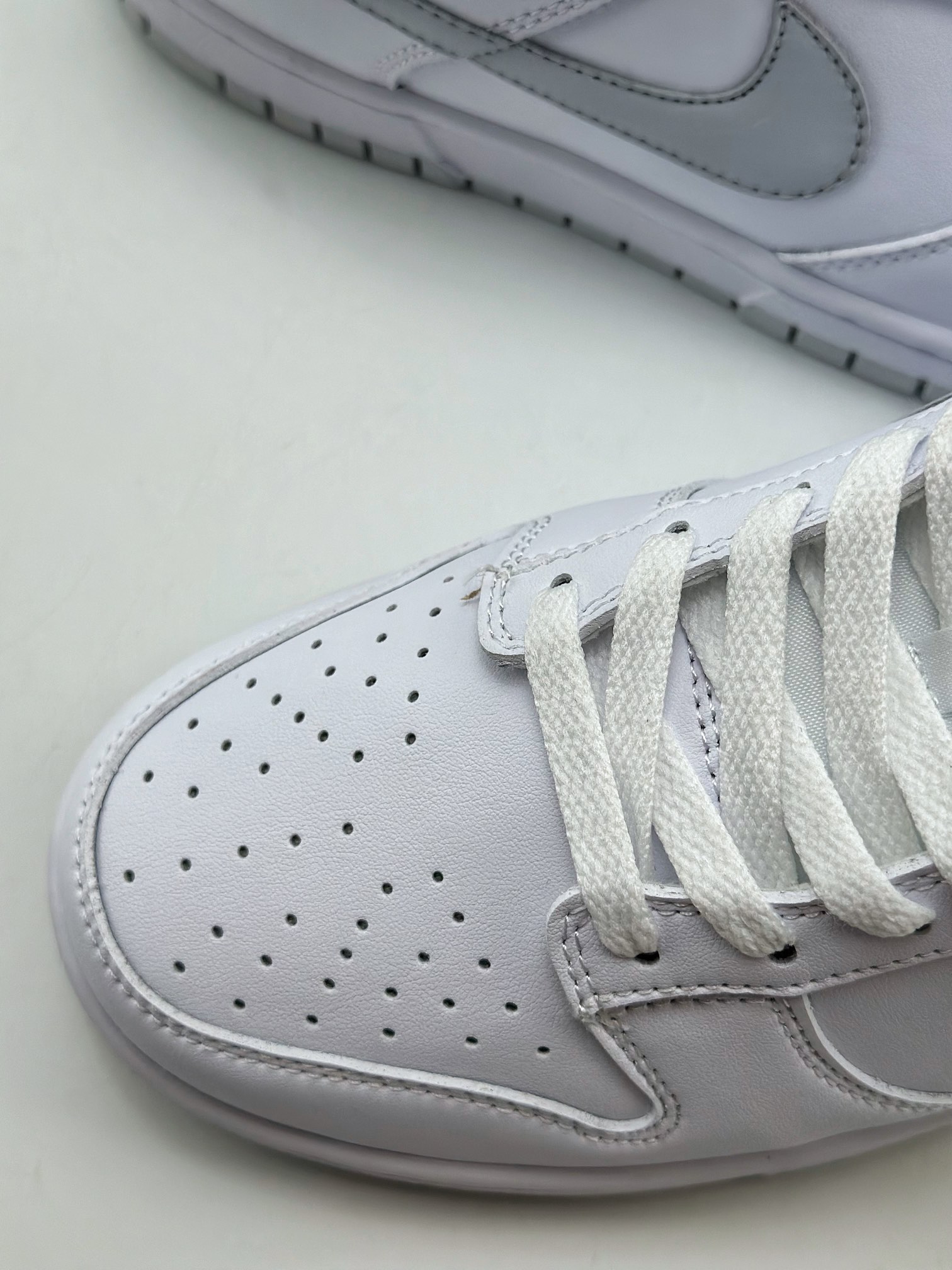 190 NIKE SB Dunk Low "Pure Platinum" 白银 DV0831-101