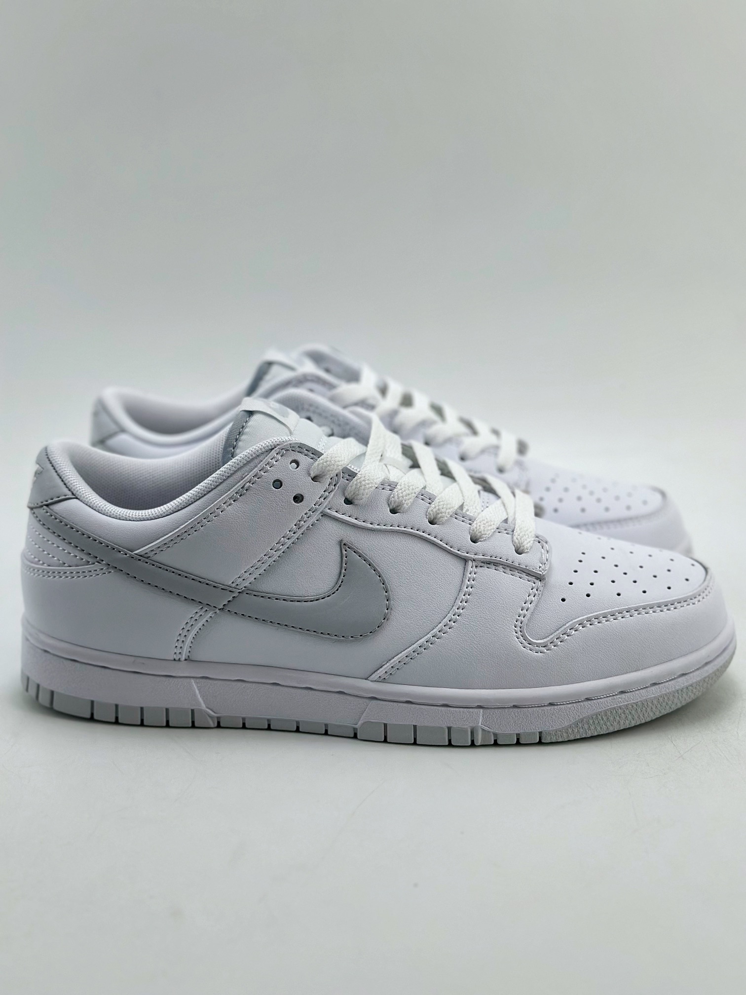 190 NIKE SB Dunk Low "Pure Platinum" 白银 DV0831-101