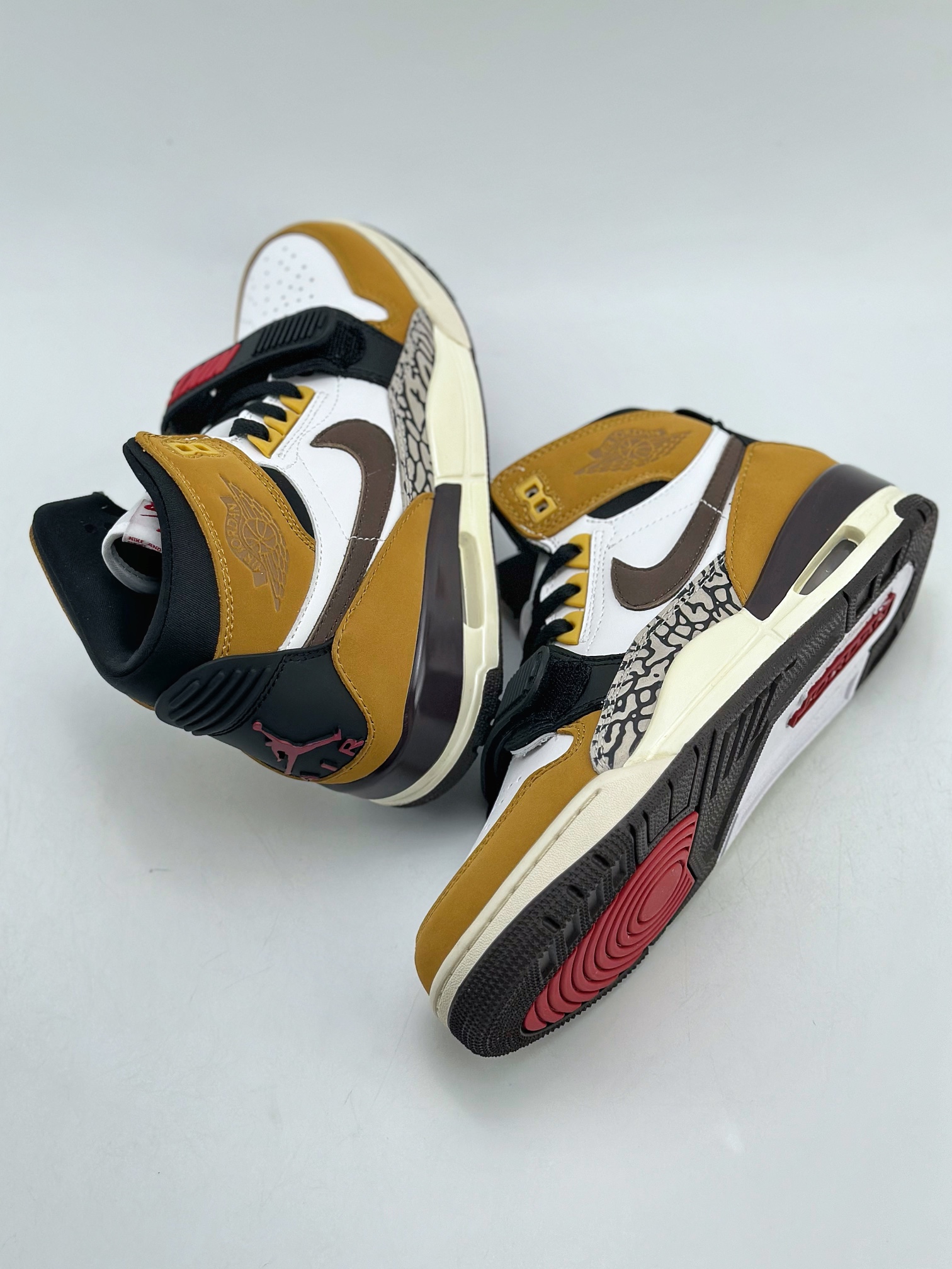 260  Nike Air Jordan Legacy 312 High 乔丹最强三合一混合版 AV3922-102