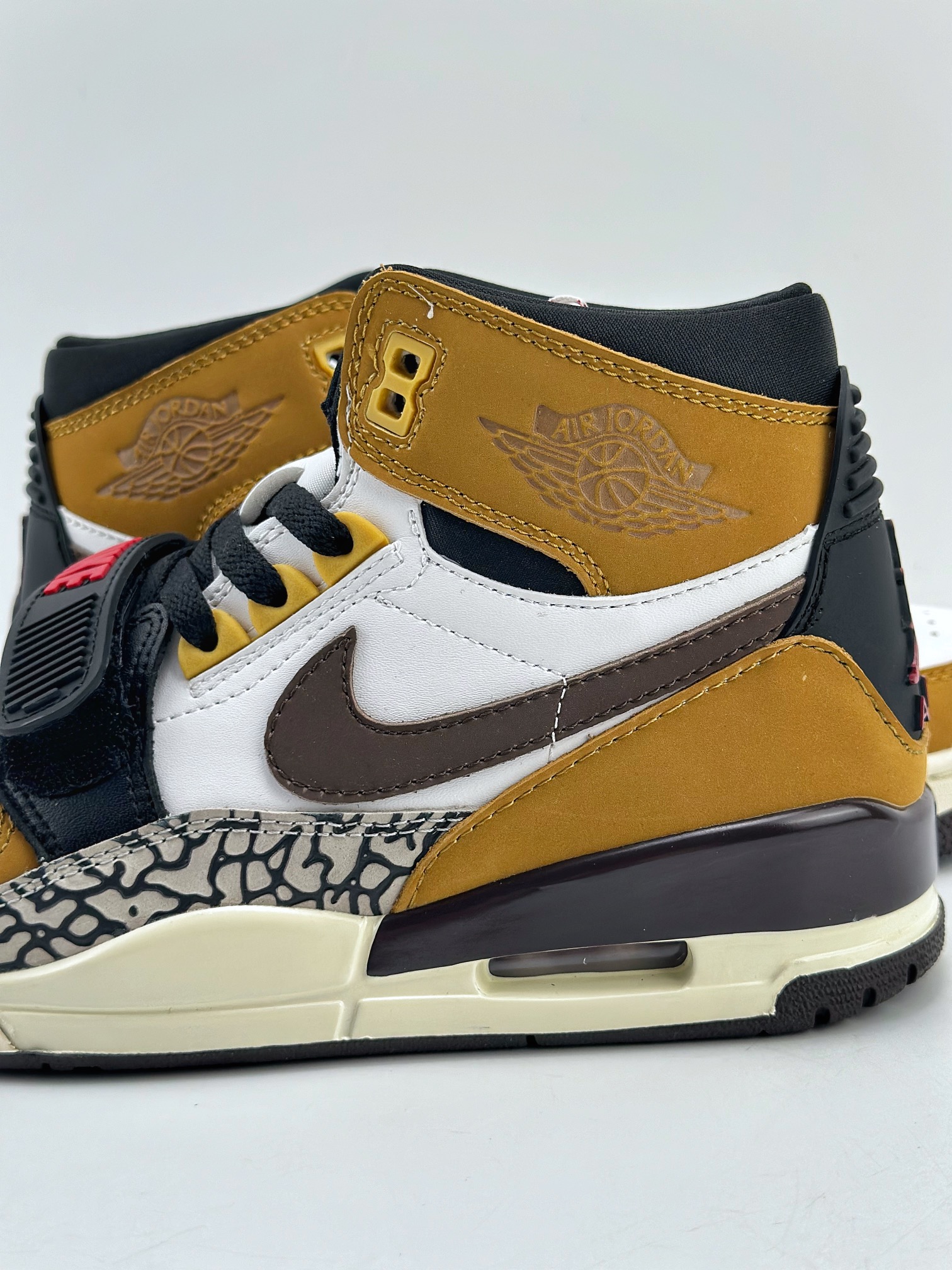 260  Nike Air Jordan Legacy 312 High 乔丹最强三合一混合版 AV3922-102