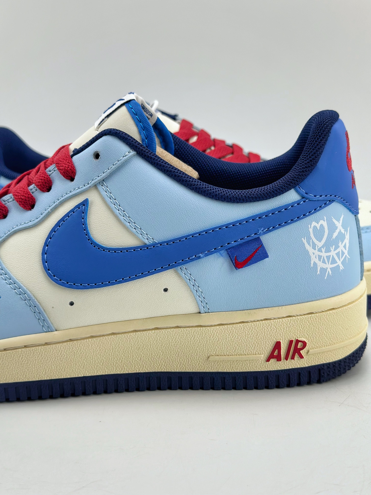 240 Nike Air Force 1 Low 07 暴力熊玩偶 米白蓝 XL2402-333