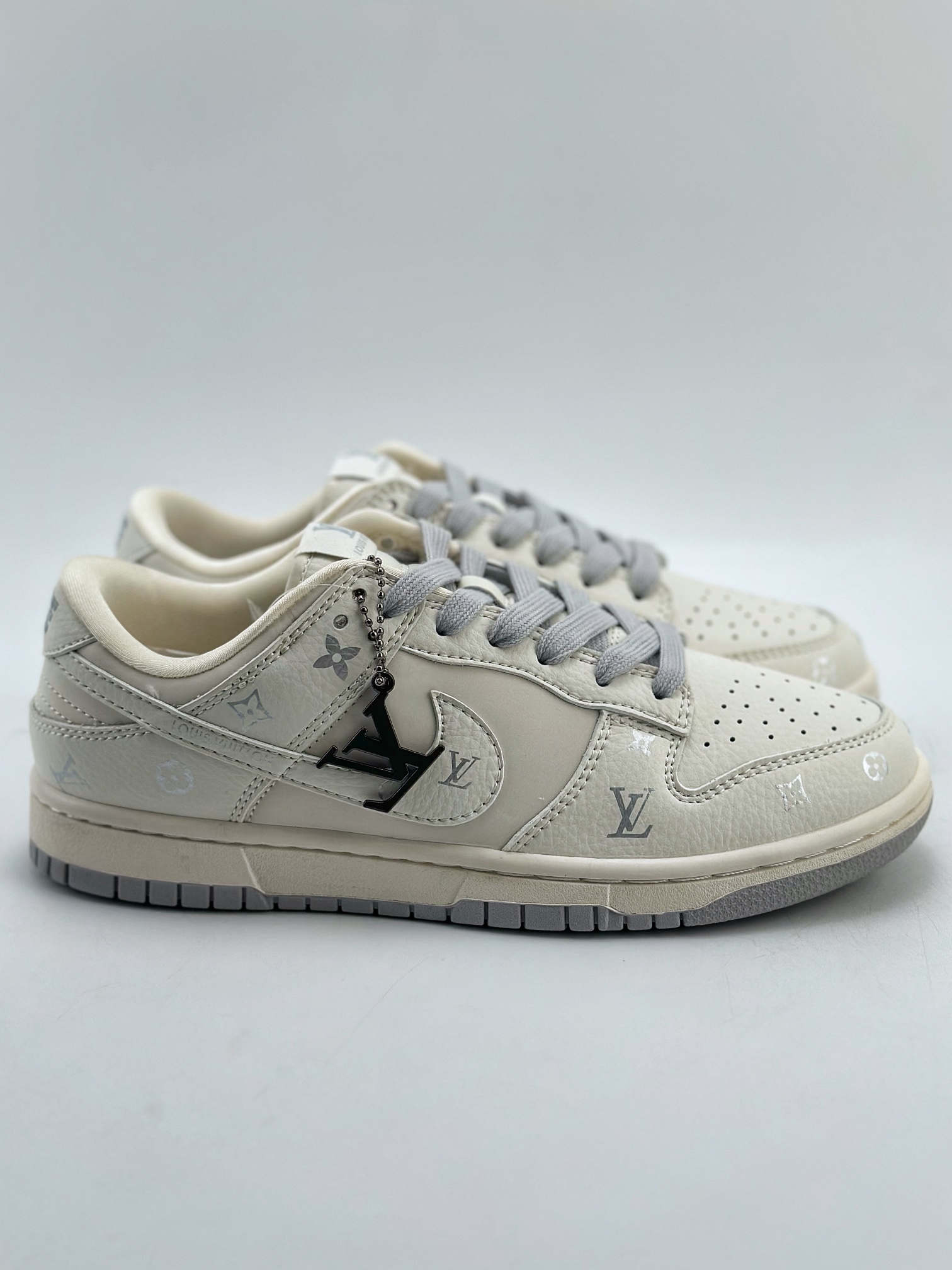 270 Nike SB Dunk Low x Louis Vuitton 白灰 DQ1098-353