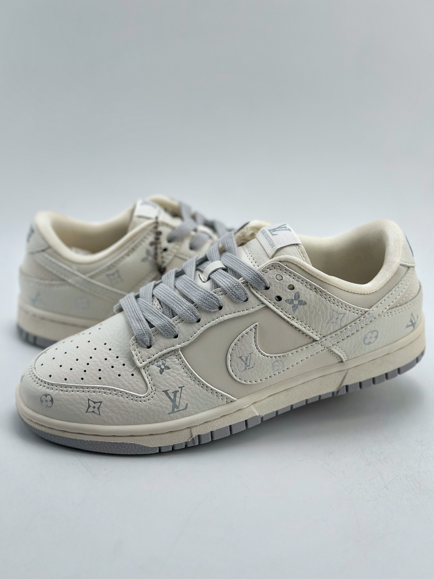 270 Nike SB Dunk Low x Louis Vuitton 白灰 DQ1098-353