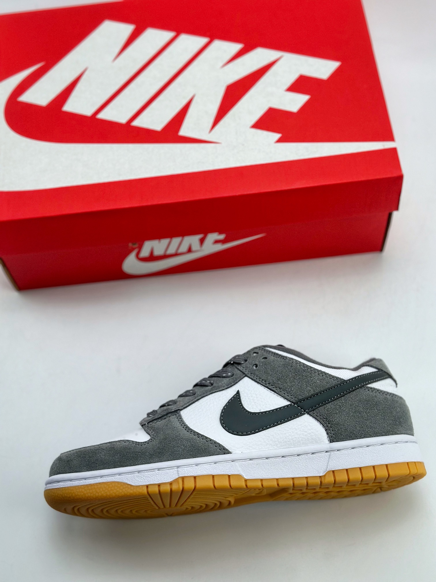 190 NIKE SB Dunk Low "Grey Gum" 白灰生胶 FV0389-100