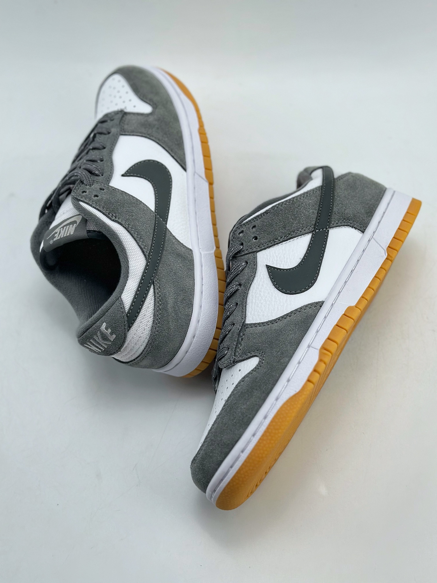 190 NIKE SB Dunk Low "Grey Gum" 白灰生胶 FV0389-100