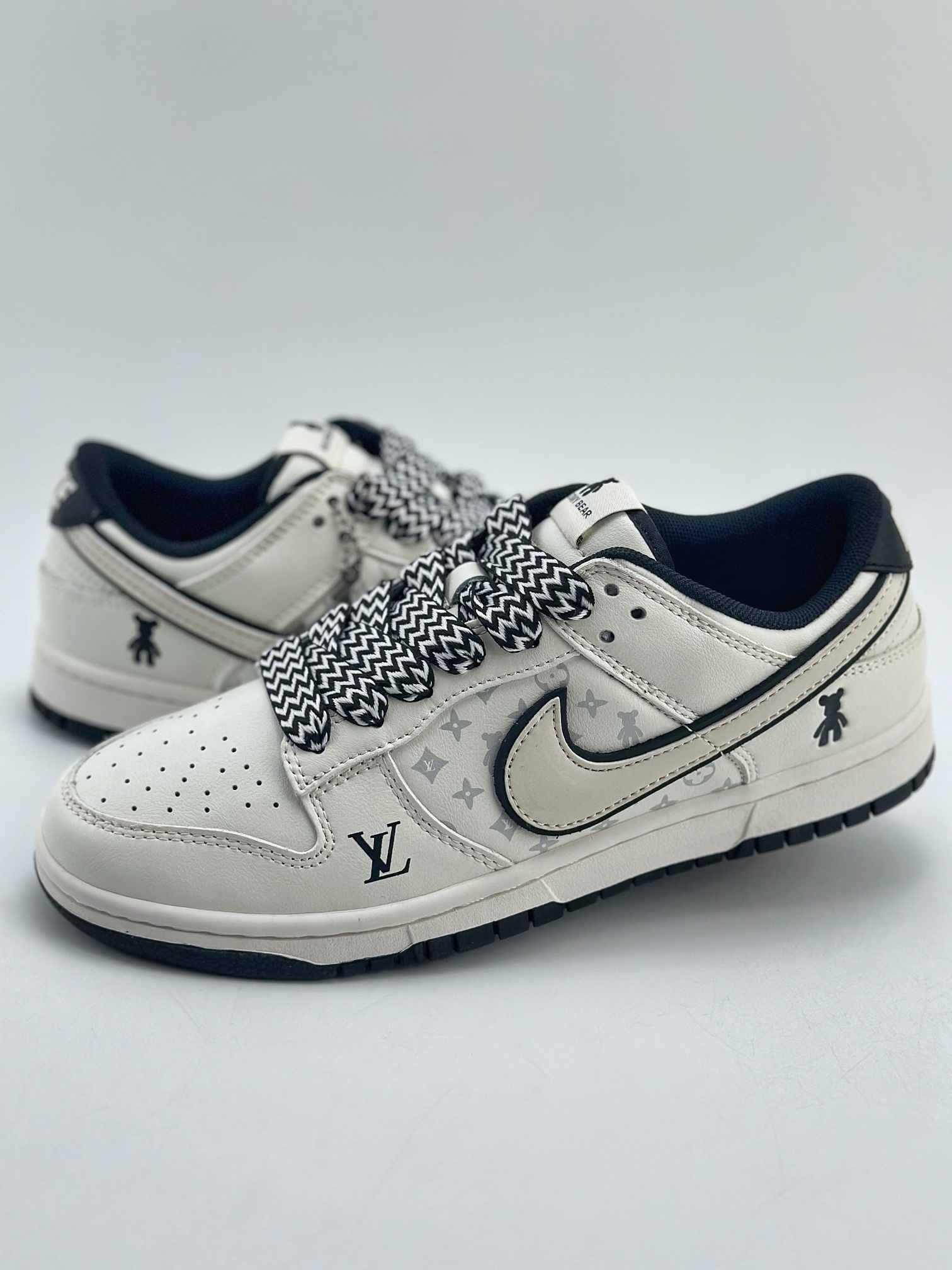 280 Nike SB Dunk Low x Louis Vuitton 白黑暴力熊绑带 SJ2068-239