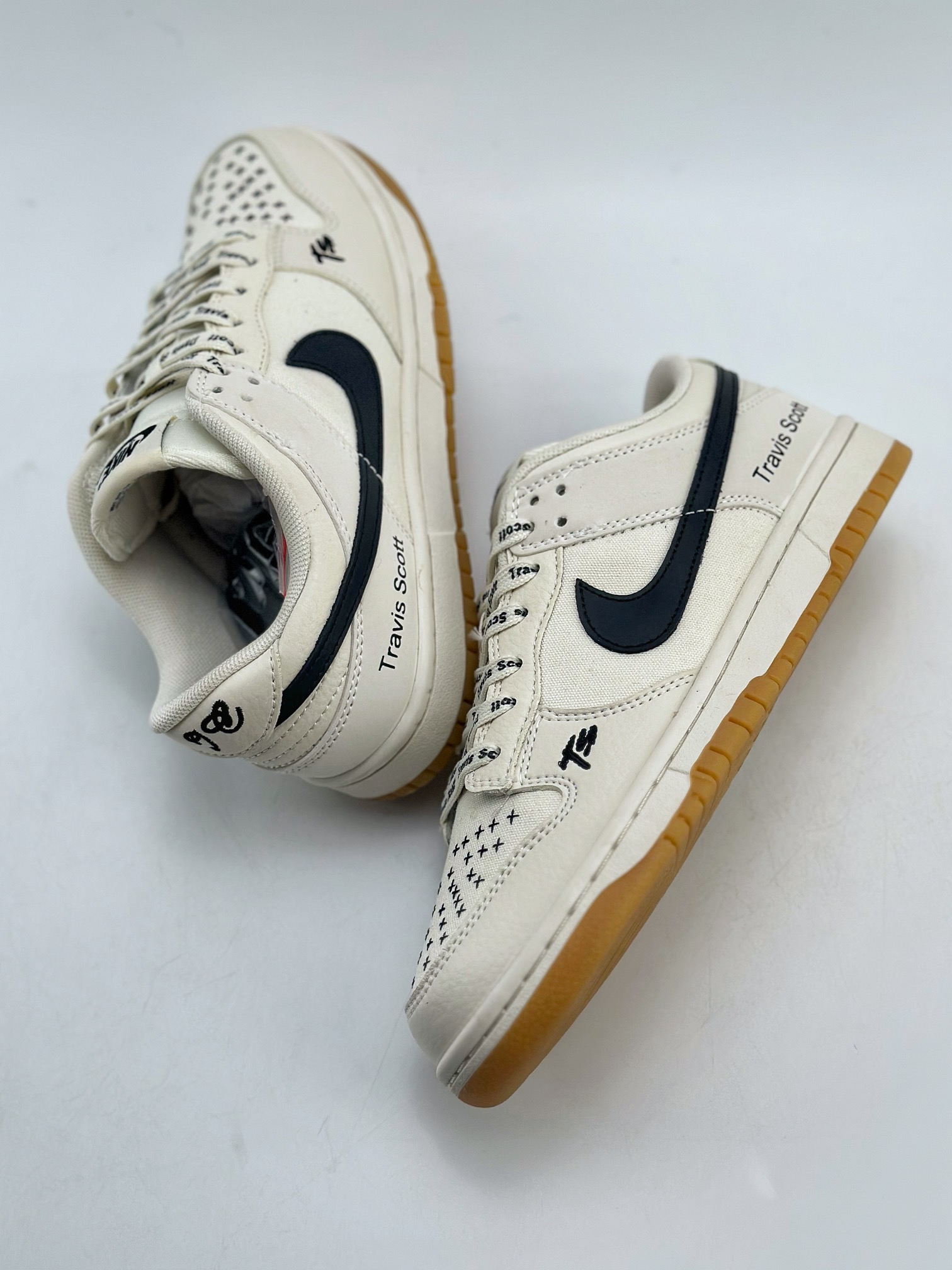 110 NIKE SB Dunk Low x Travis Scott 联名米白黑 DD1391-123