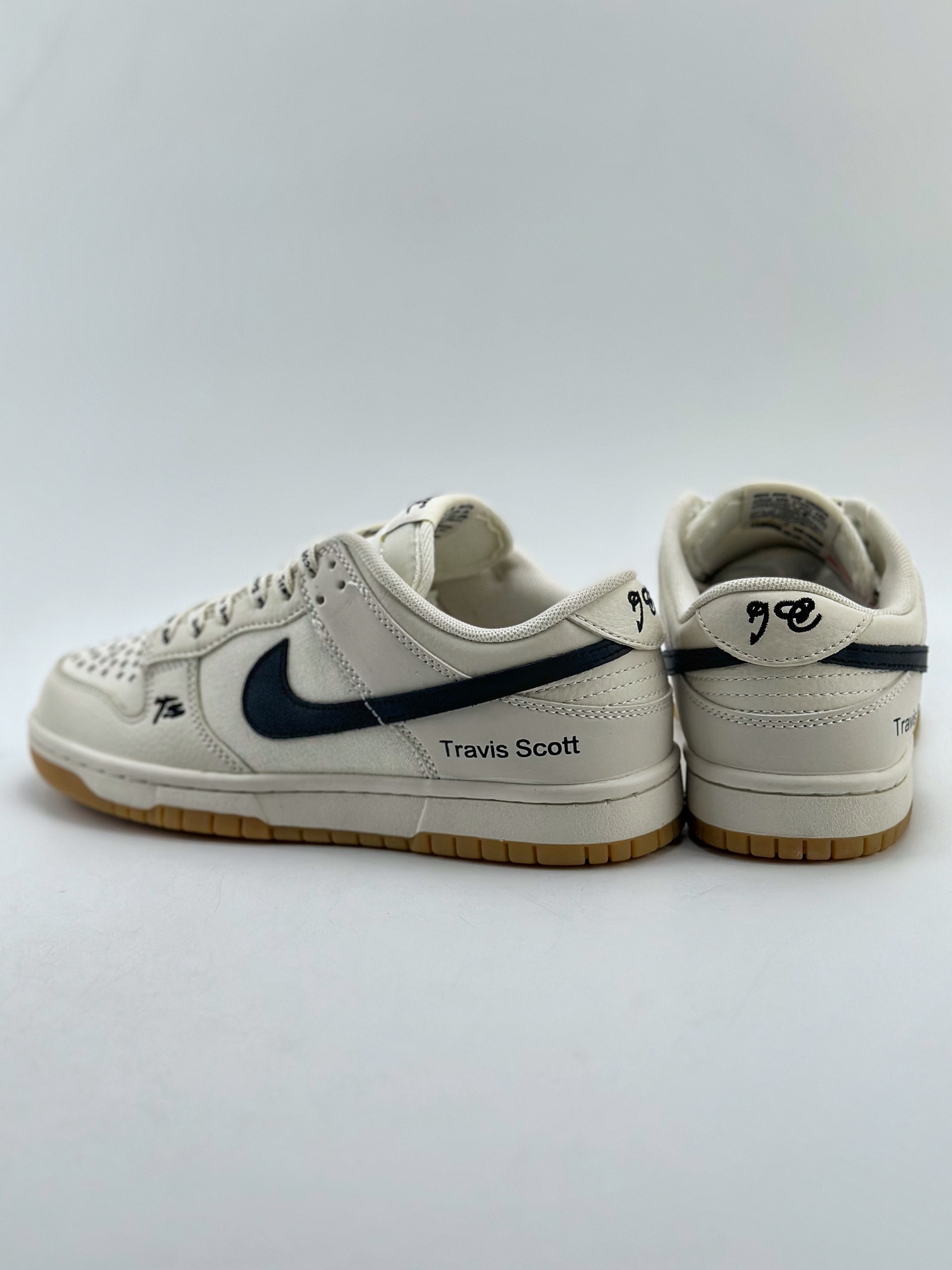 110 NIKE SB Dunk Low x Travis Scott 联名米白黑 DD1391-123