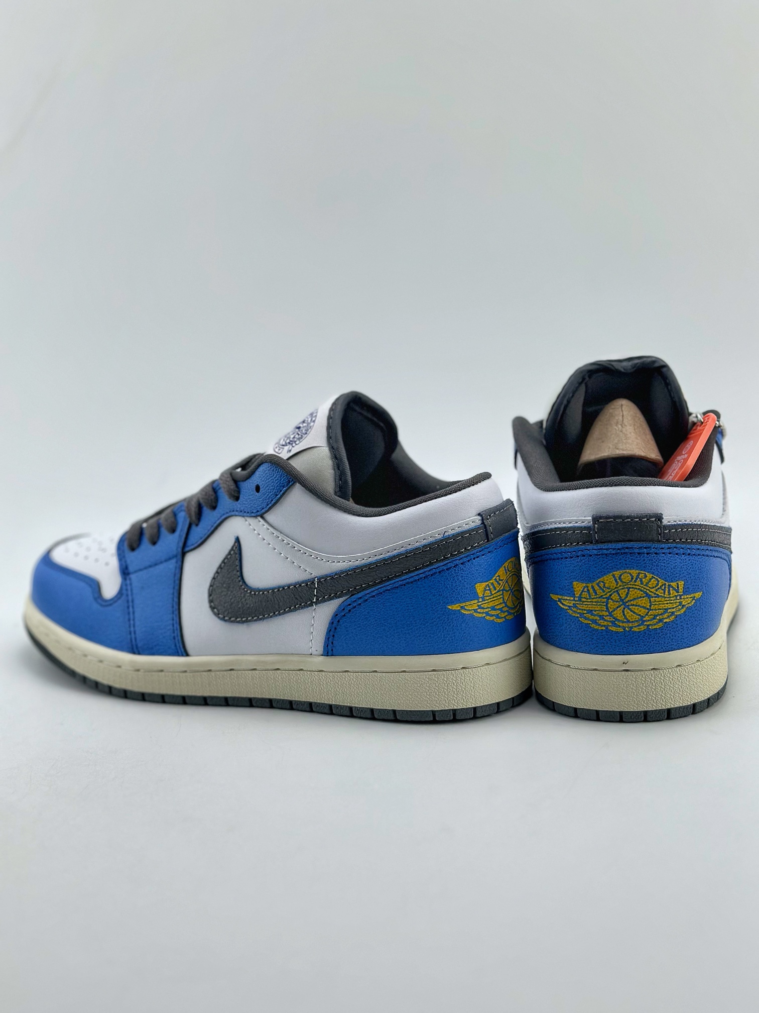 200 Air Jordan 1 Low 蓝白黑  FV8439-104