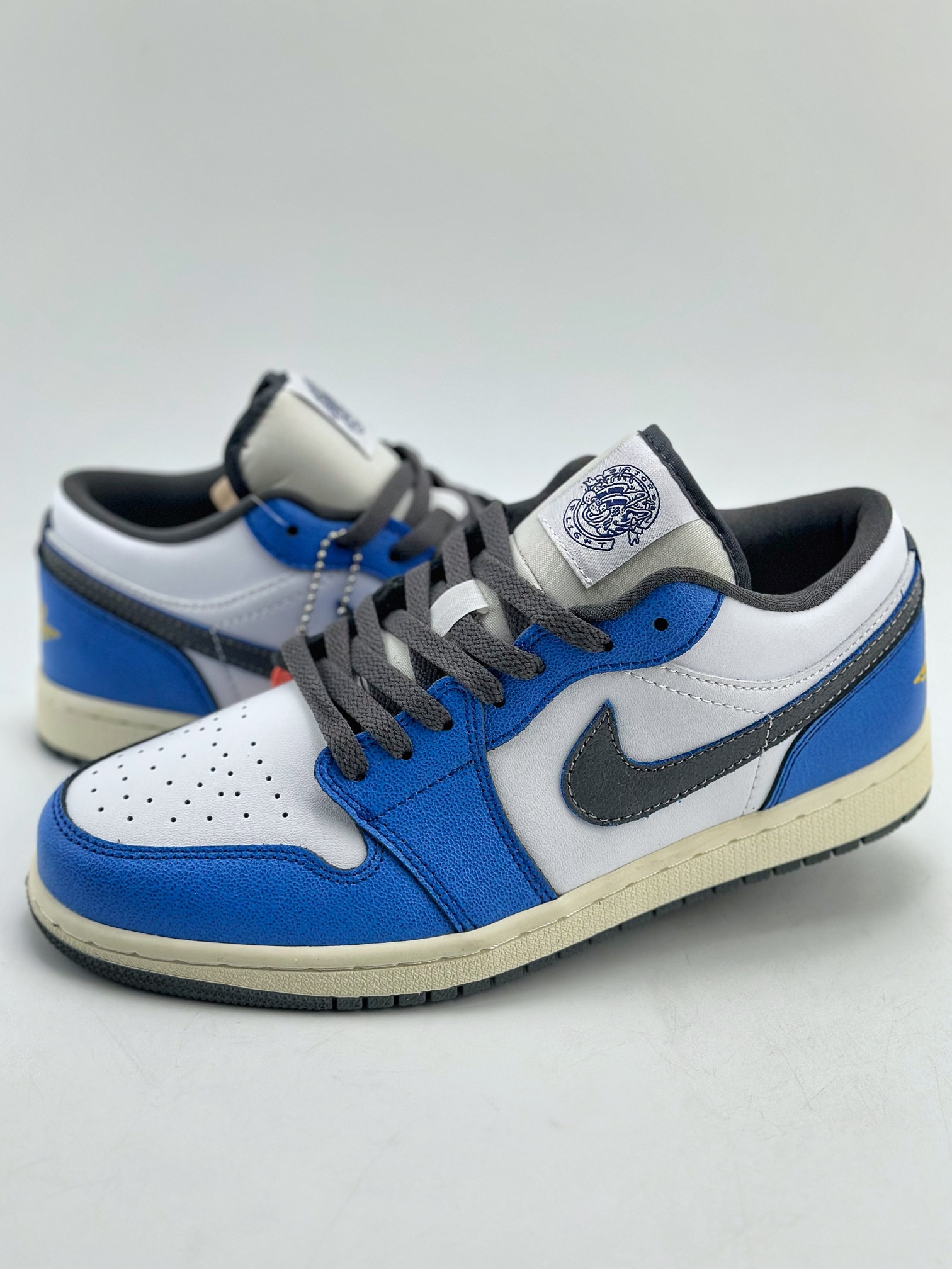 200 Air Jordan 1 Low 蓝白黑  FV8439-104