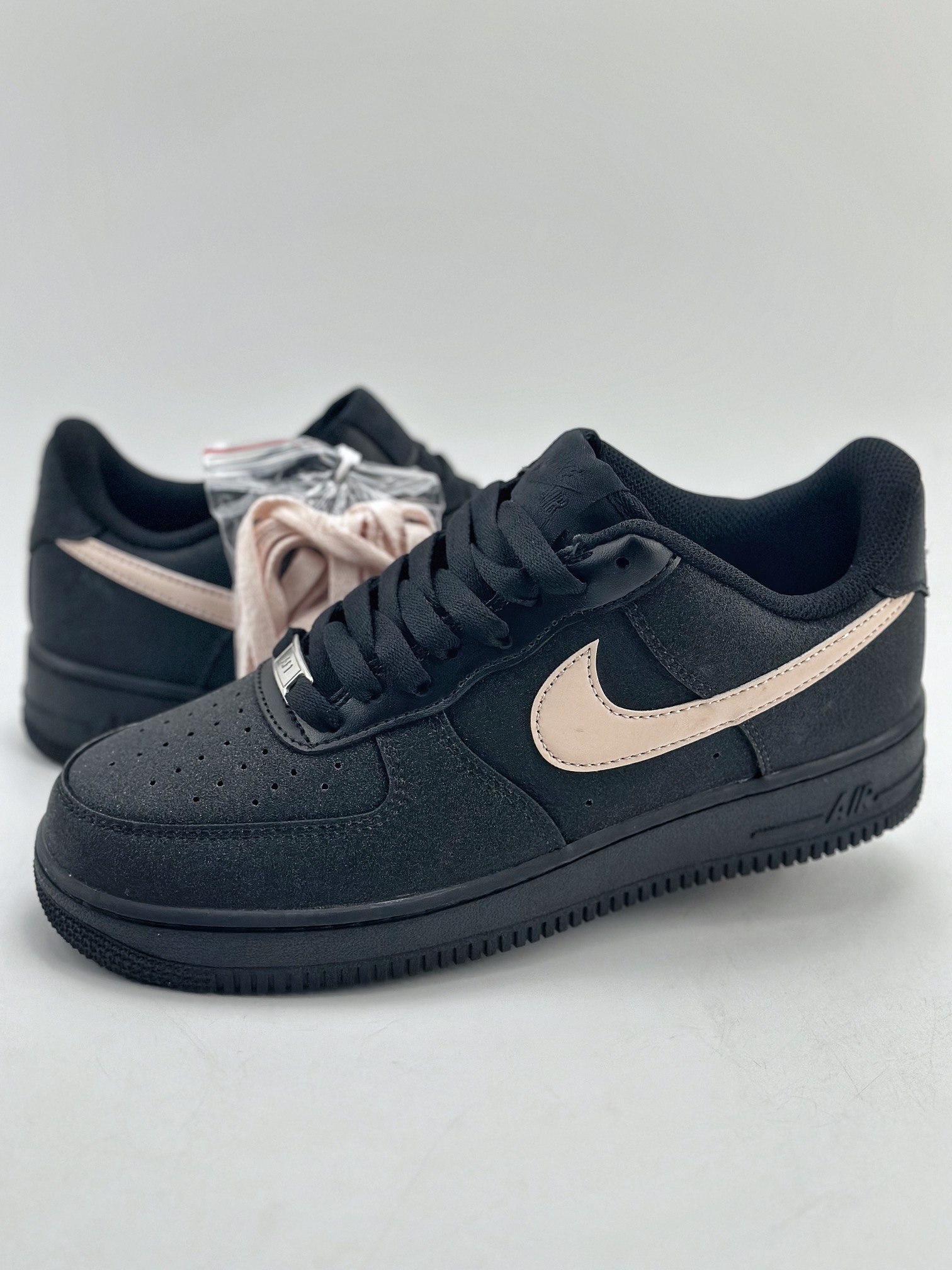 240 Nike Air Force 1 Low 07 黑闪藕粉