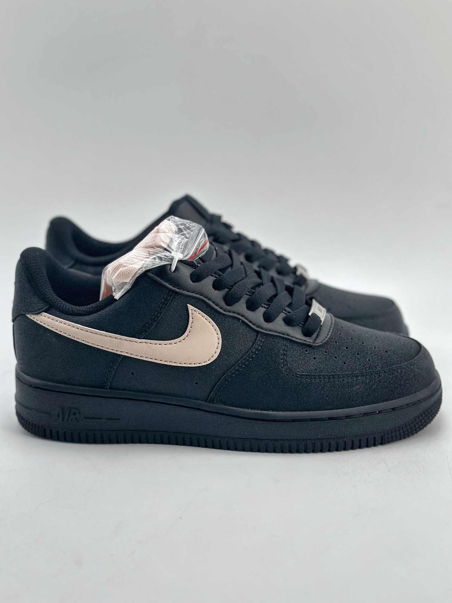 240 Nike Air Force 1 Low 07 黑闪藕粉